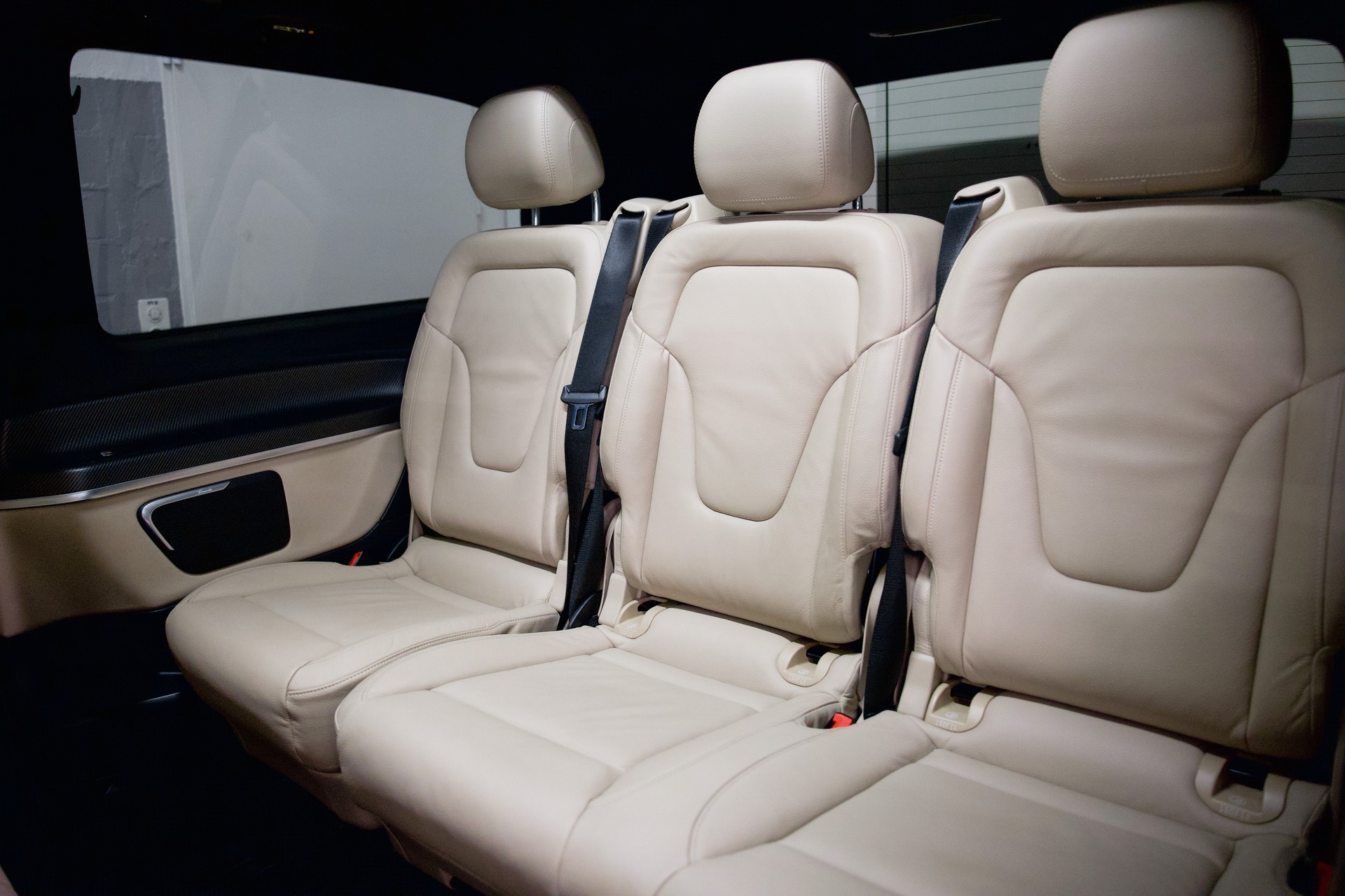 MERCEDES-BENZ V 300 d lang AMG Line Avantgarde 4Matic 9G-Tronic-image-22