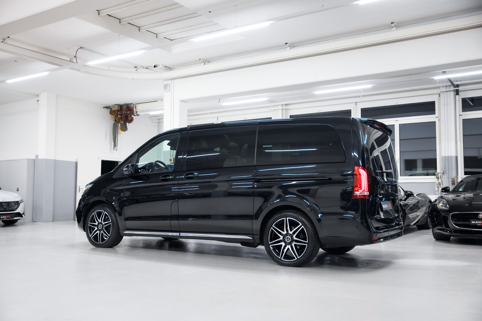 MERCEDES-BENZ V 300 d lang AMG Line Avantgarde 4Matic 9G-Tronic-image-7