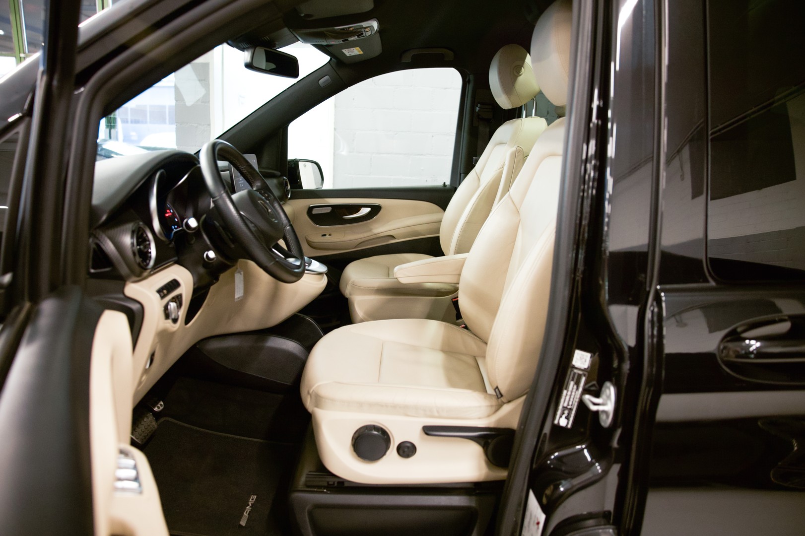 MERCEDES-BENZ V 300 d lang AMG Line Avantgarde 4Matic 9G-Tronic-image-18