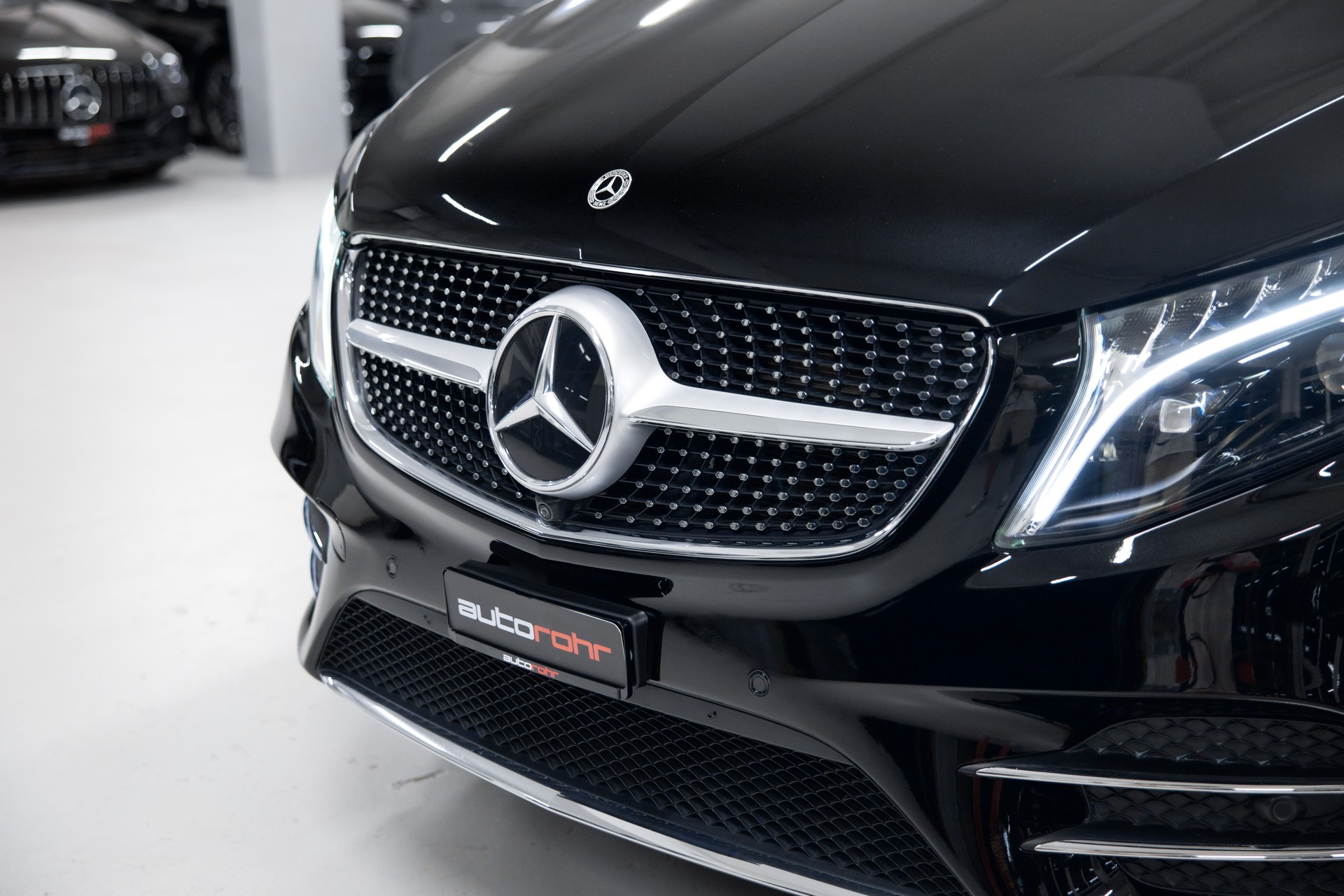 MERCEDES-BENZ V 300 d lang AMG Line Avantgarde 4Matic 9G-Tronic-image-9