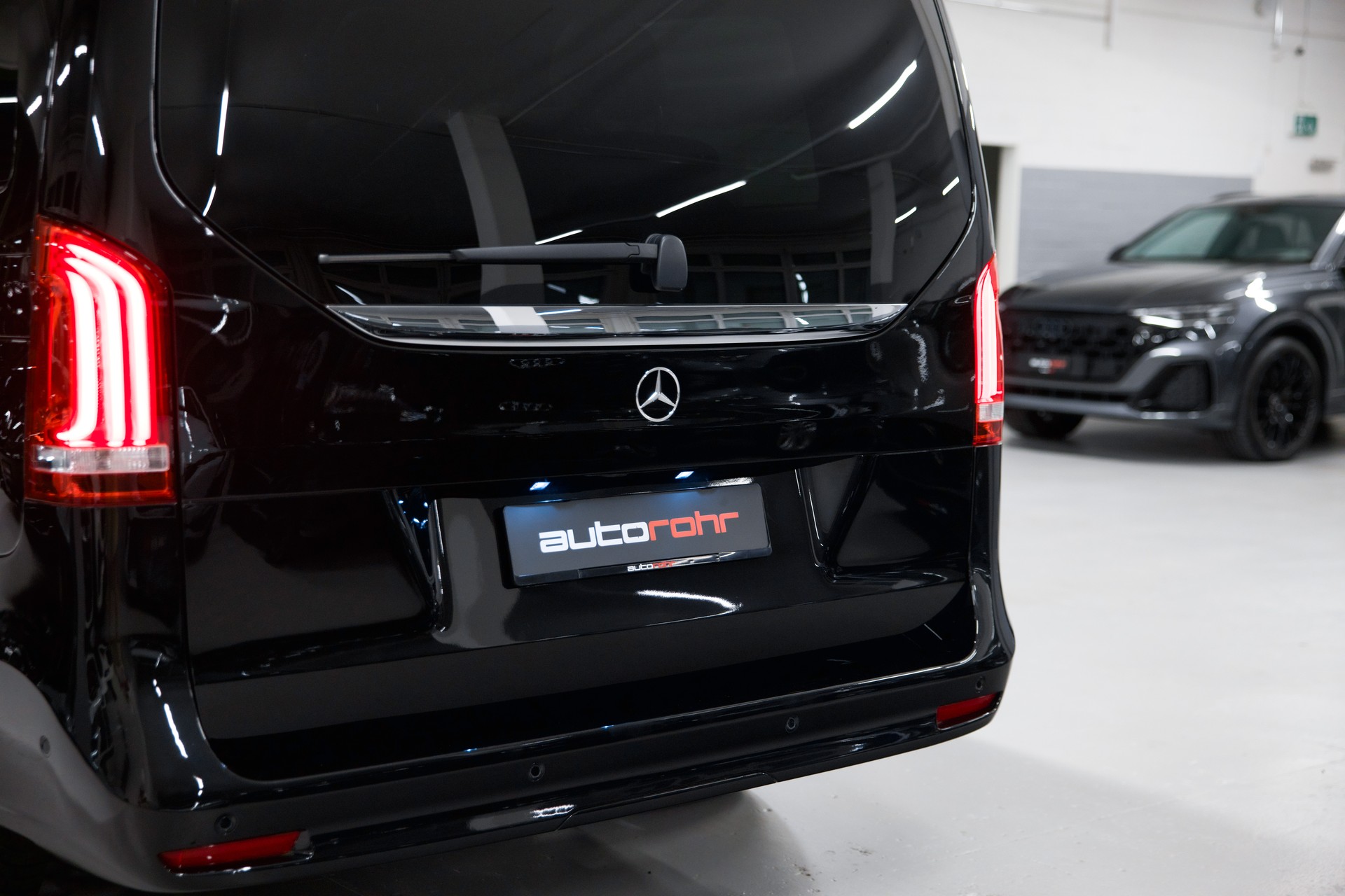 MERCEDES-BENZ V 300 d lang AMG Line Avantgarde 4Matic 9G-Tronic-image-13