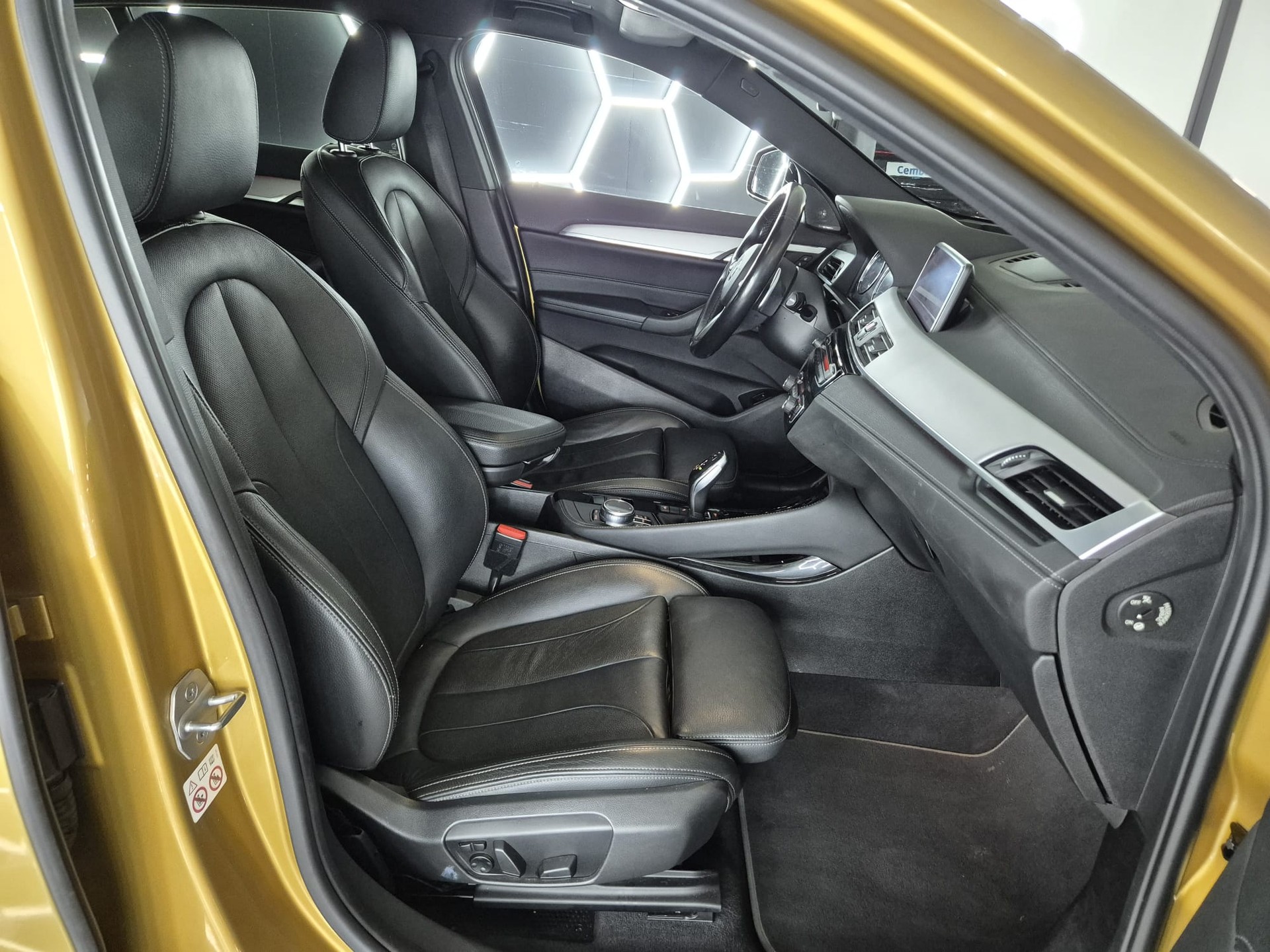 BMW X2 xDrive 20d M Sport Steptronic-image-23