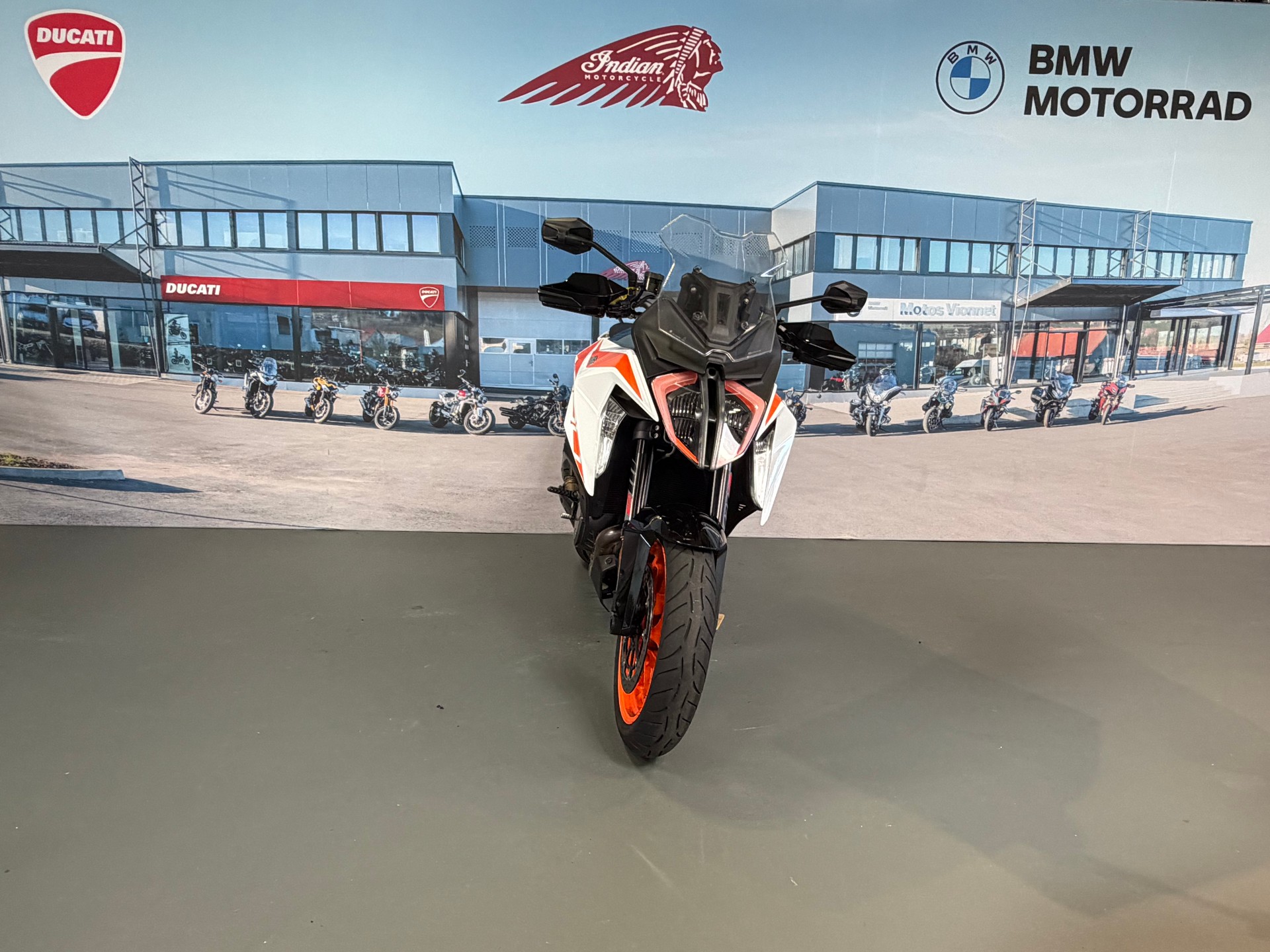 KTM 1290 Super Duke GT-image-1