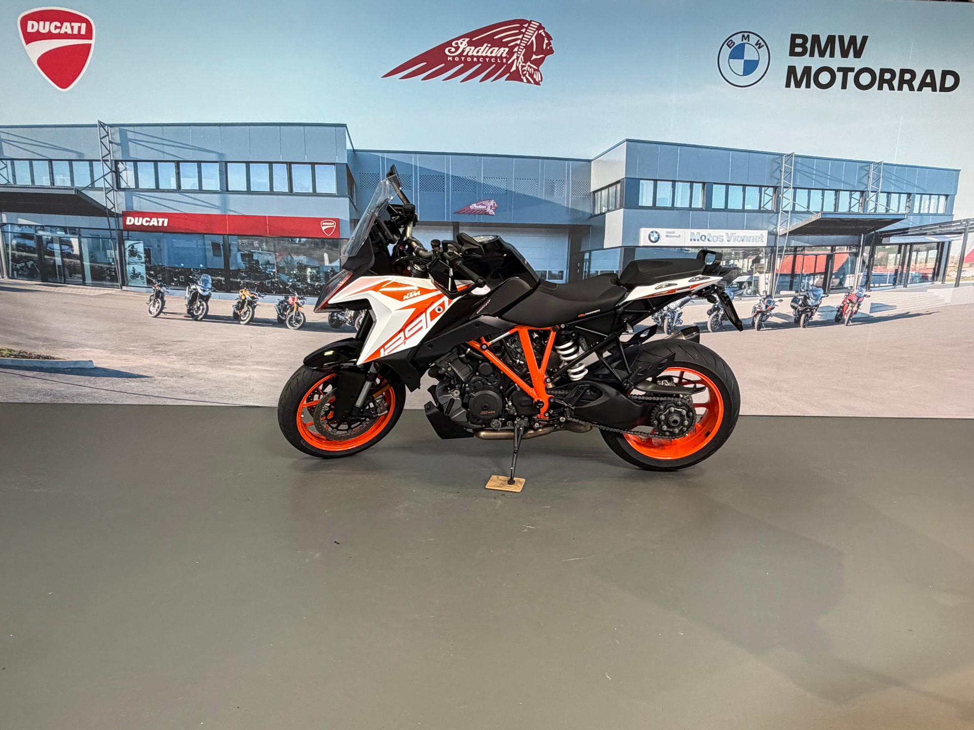 KTM 1290 Super Duke GT-image-3