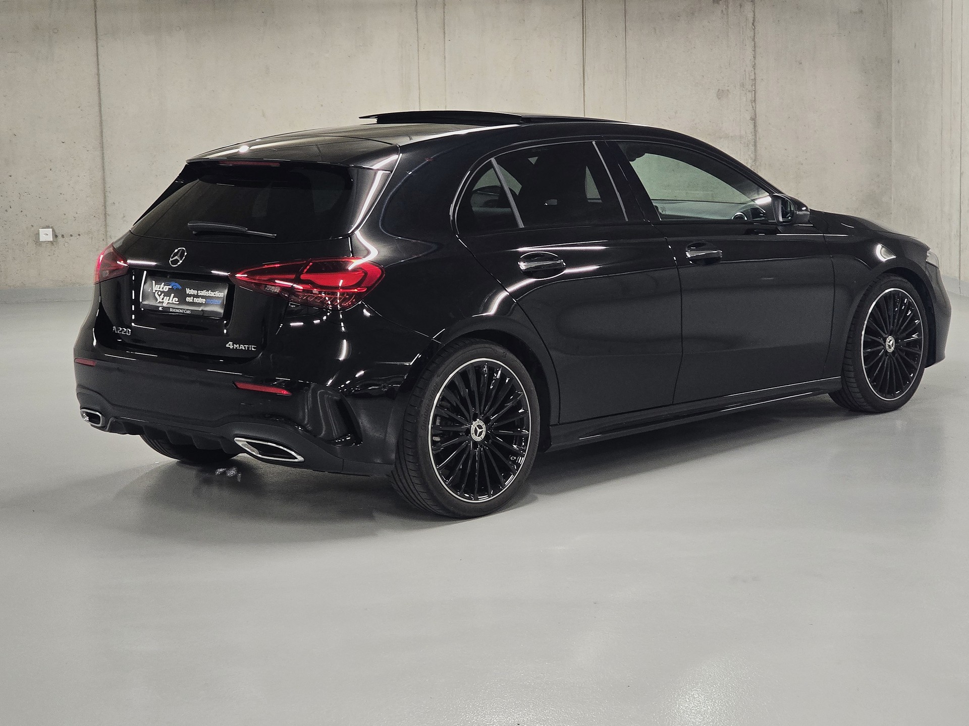 MERCEDES-BENZ A 220 AMG LINE 4Matic 8G-DCT-image-4