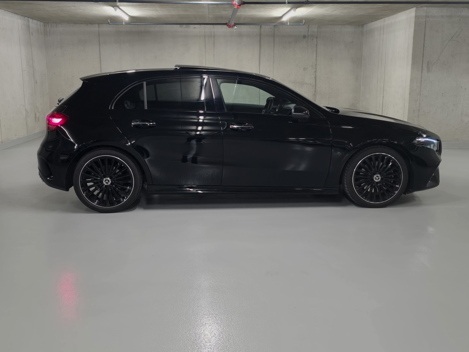 MERCEDES-BENZ A 220 AMG LINE 4Matic 8G-DCT-image-6