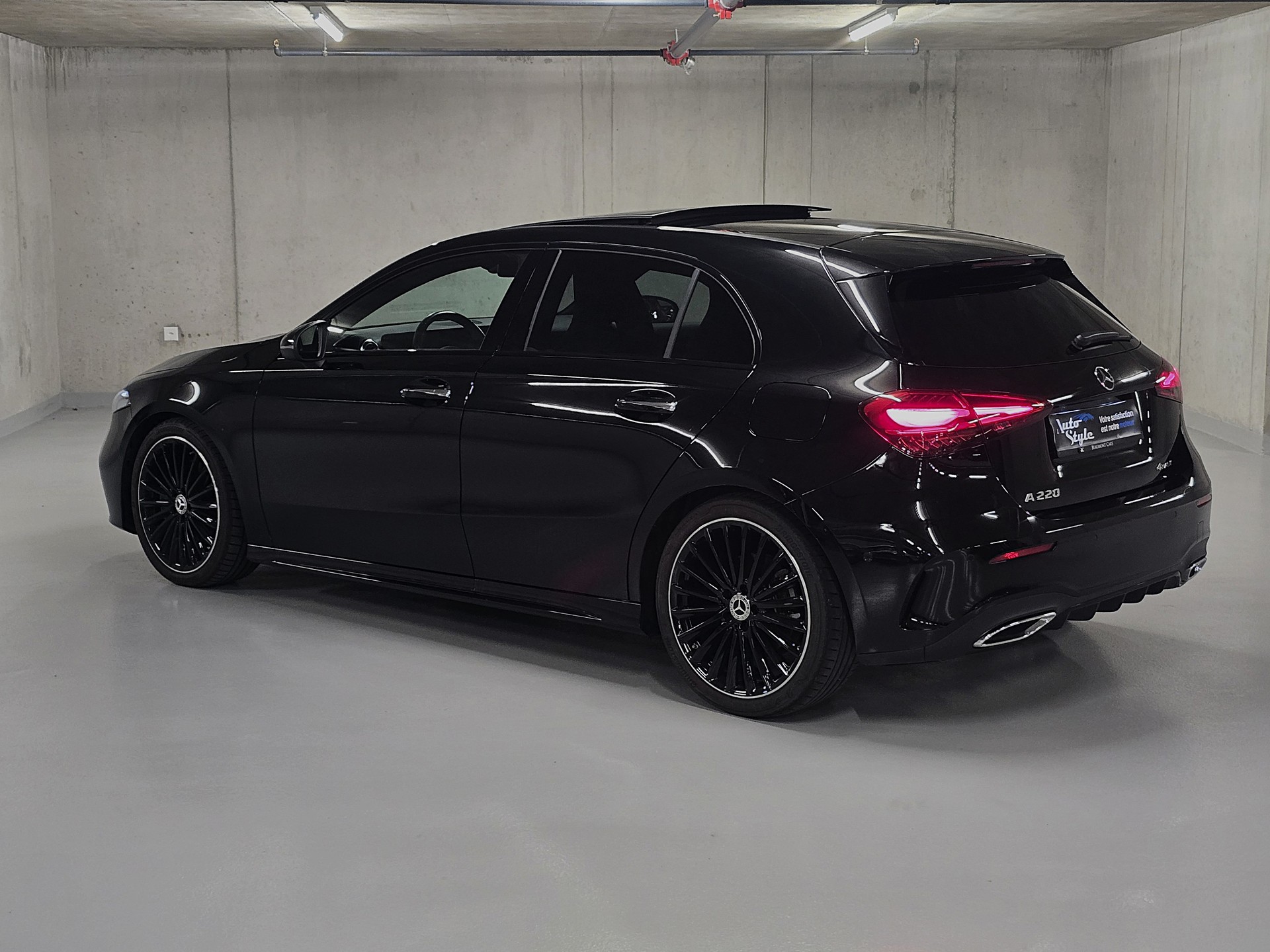 MERCEDES-BENZ A 220 AMG LINE 4Matic 8G-DCT-image-5