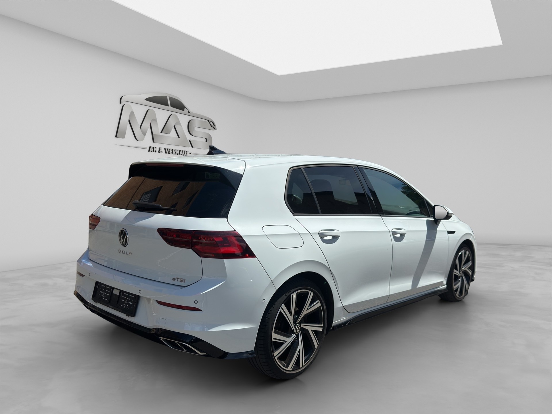 VW Golf 1.5 eTSI mHEV ACT R-Line DSG-image-5