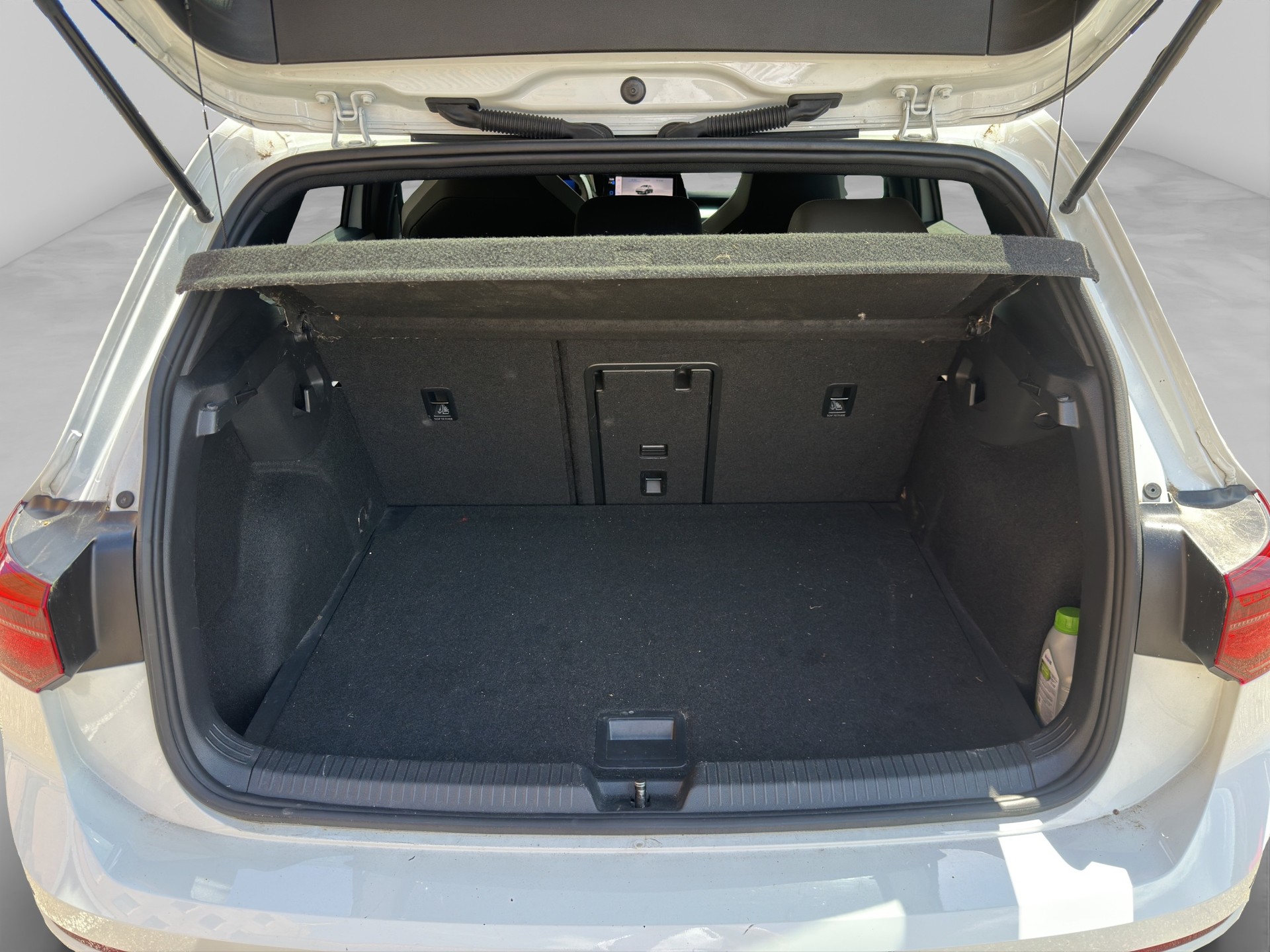 VW Golf 1.5 eTSI mHEV ACT R-Line DSG-image-12