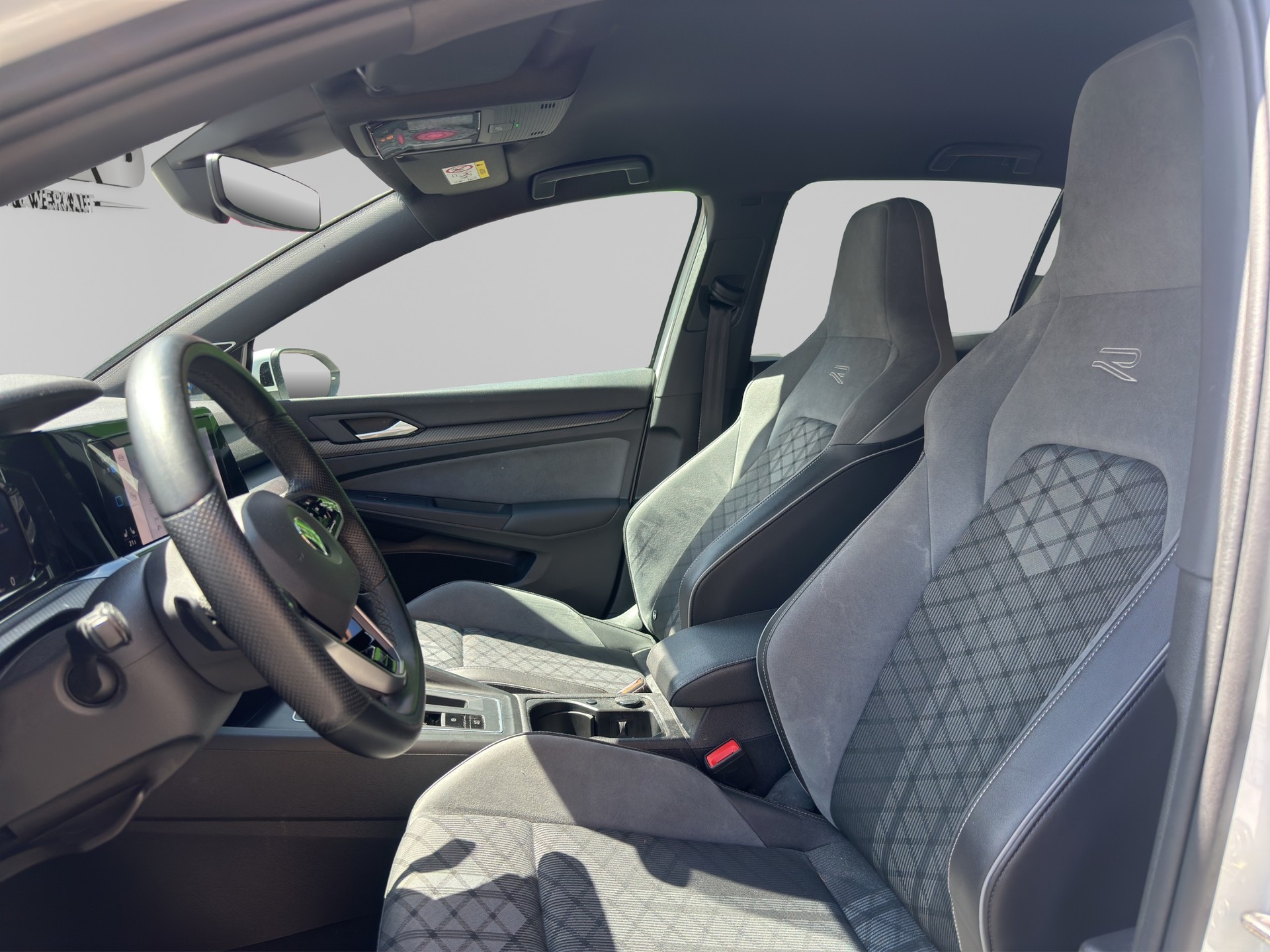 VW Golf 1.5 eTSI mHEV ACT R-Line DSG-image-8