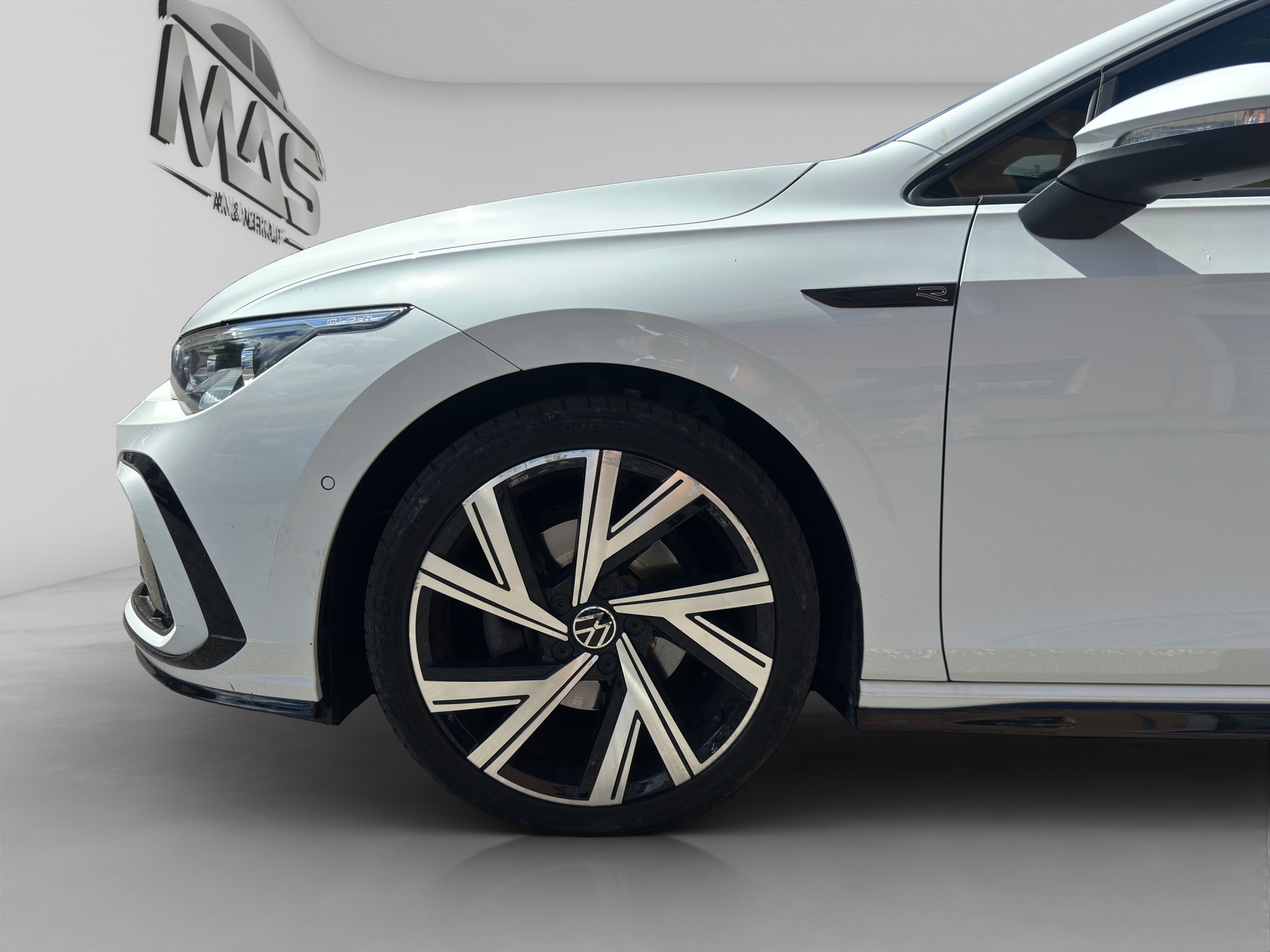VW Golf 1.5 eTSI mHEV ACT R-Line DSG-image-13