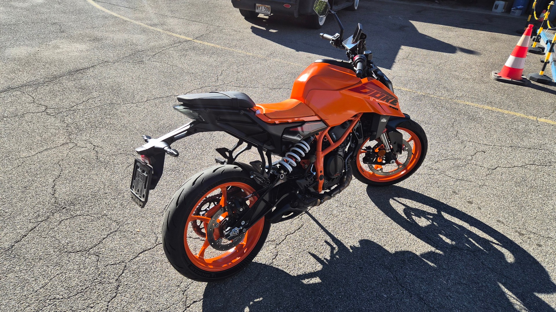 KTM 390 Duke-image-1