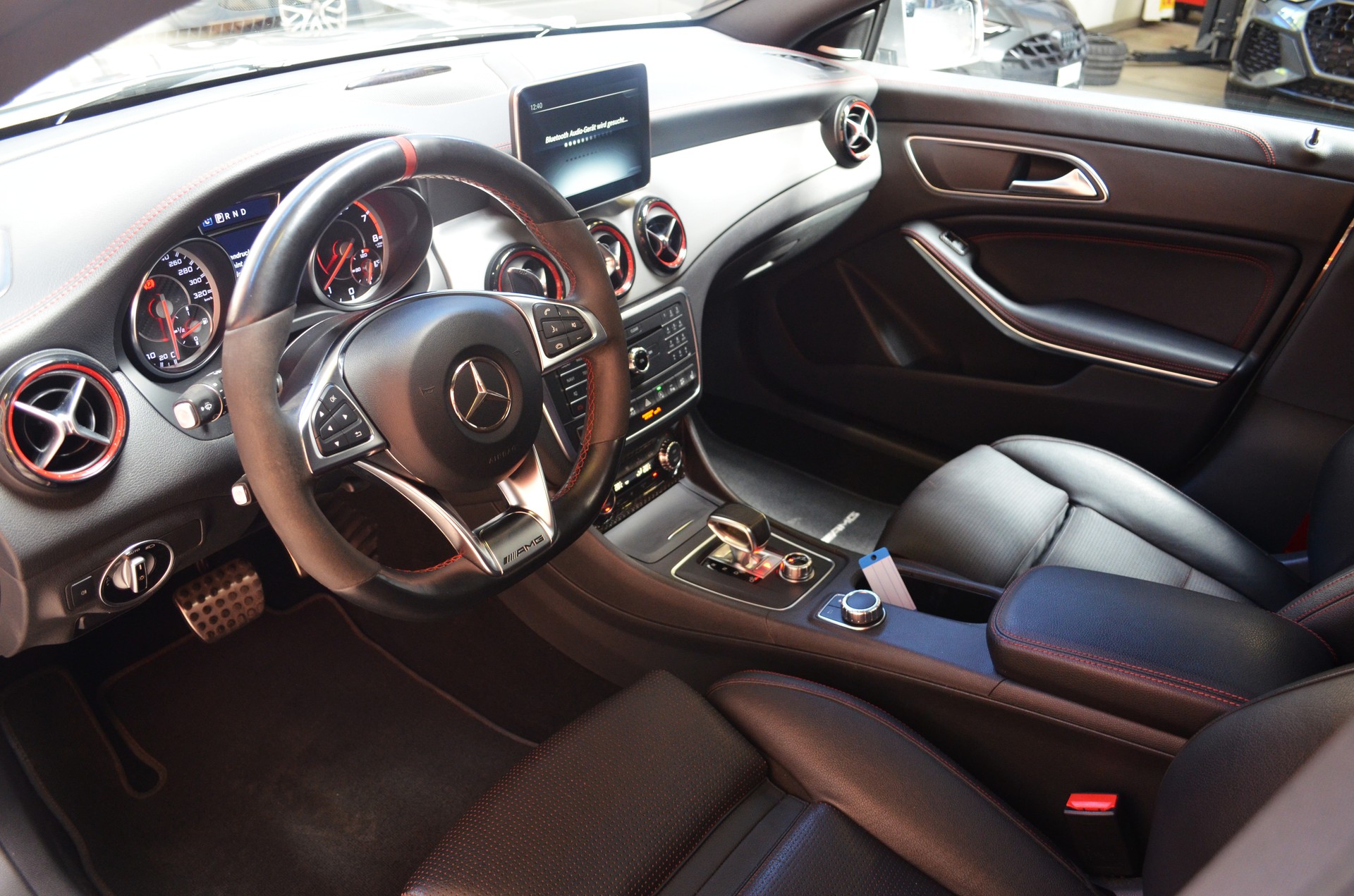 MERCEDES-BENZ CLA Shooting Brake 45 AMG 4Matic Speedshift-image-7