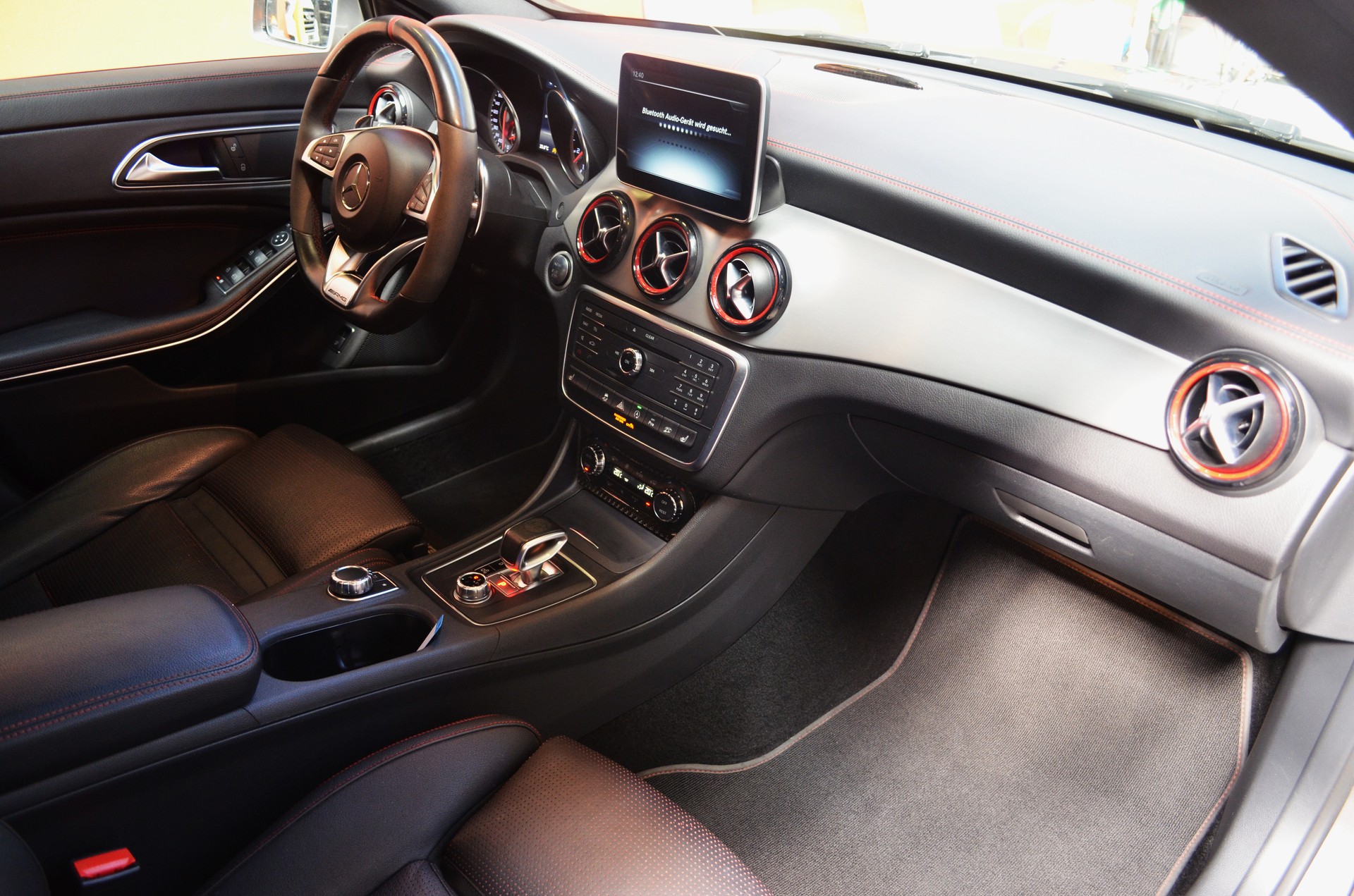 MERCEDES-BENZ CLA Shooting Brake 45 AMG 4Matic Speedshift-image-8