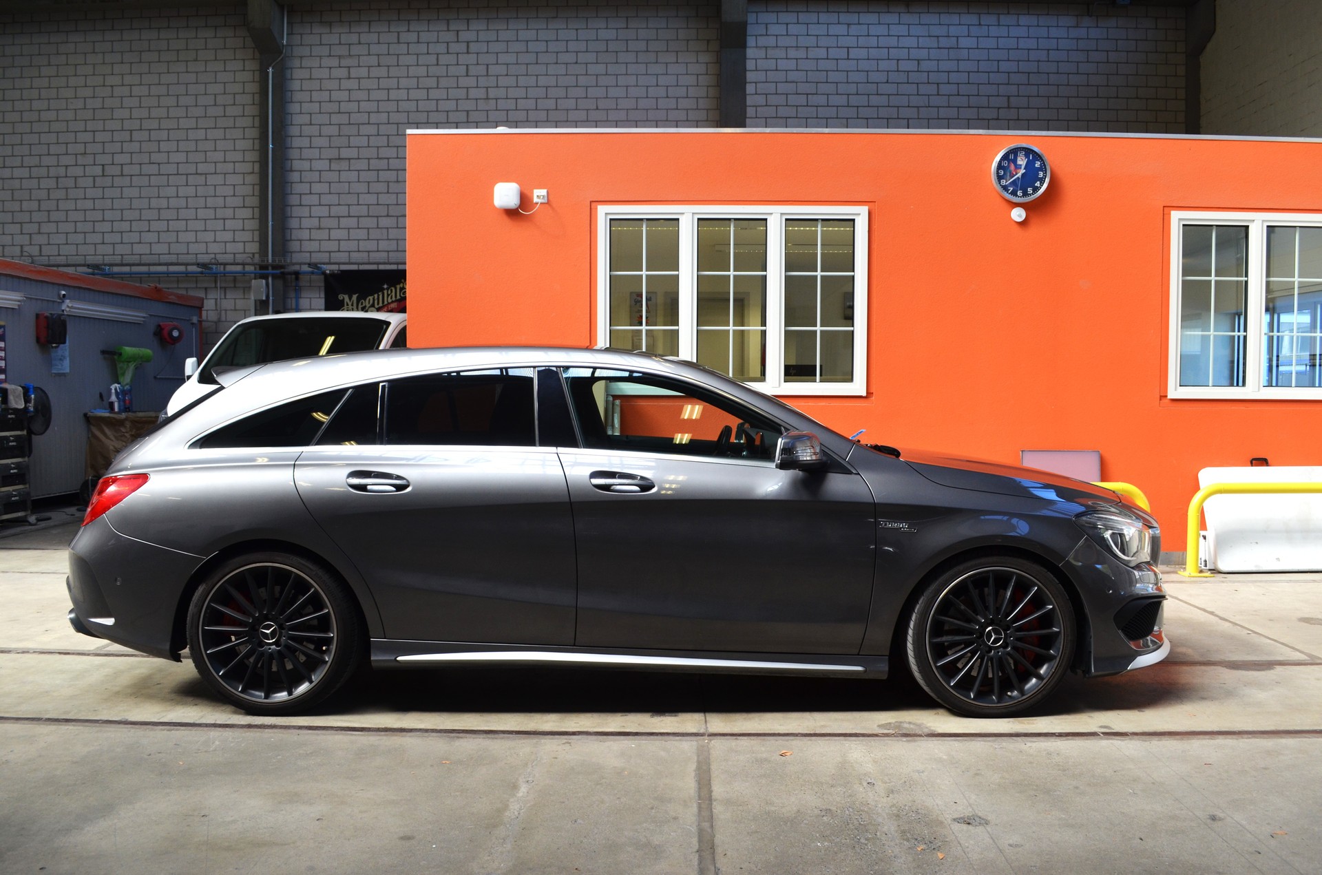 MERCEDES-BENZ CLA Shooting Brake 45 AMG 4Matic Speedshift-image-3
