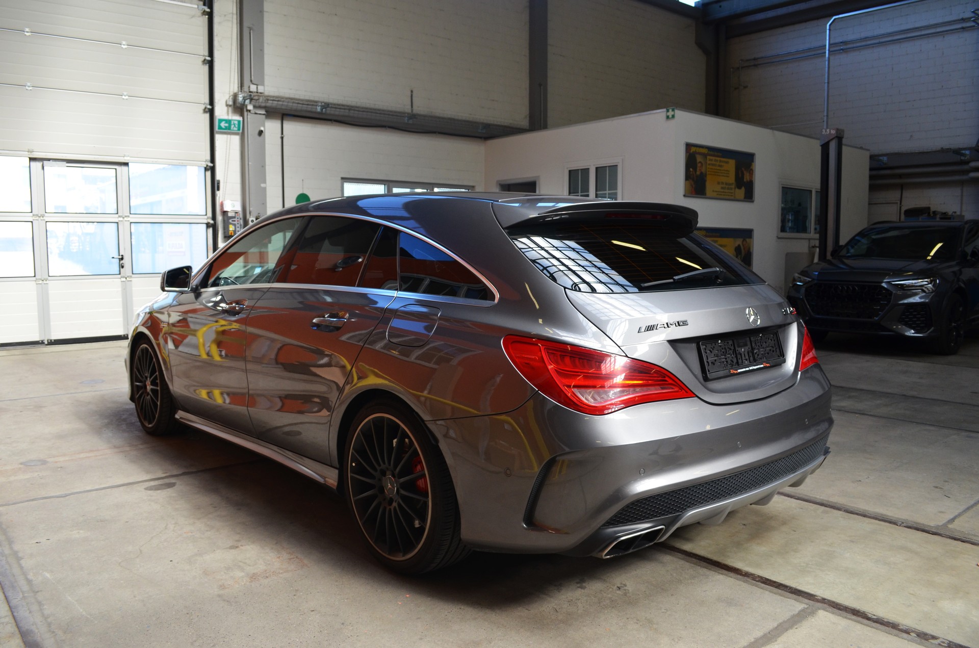 MERCEDES-BENZ CLA Shooting Brake 45 AMG 4Matic Speedshift-image-6
