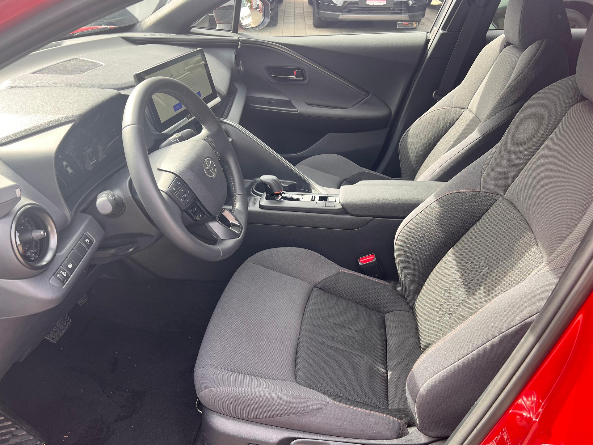 TOYOTA C-HR 2.0 PHEV Swiss Edition-image-8
