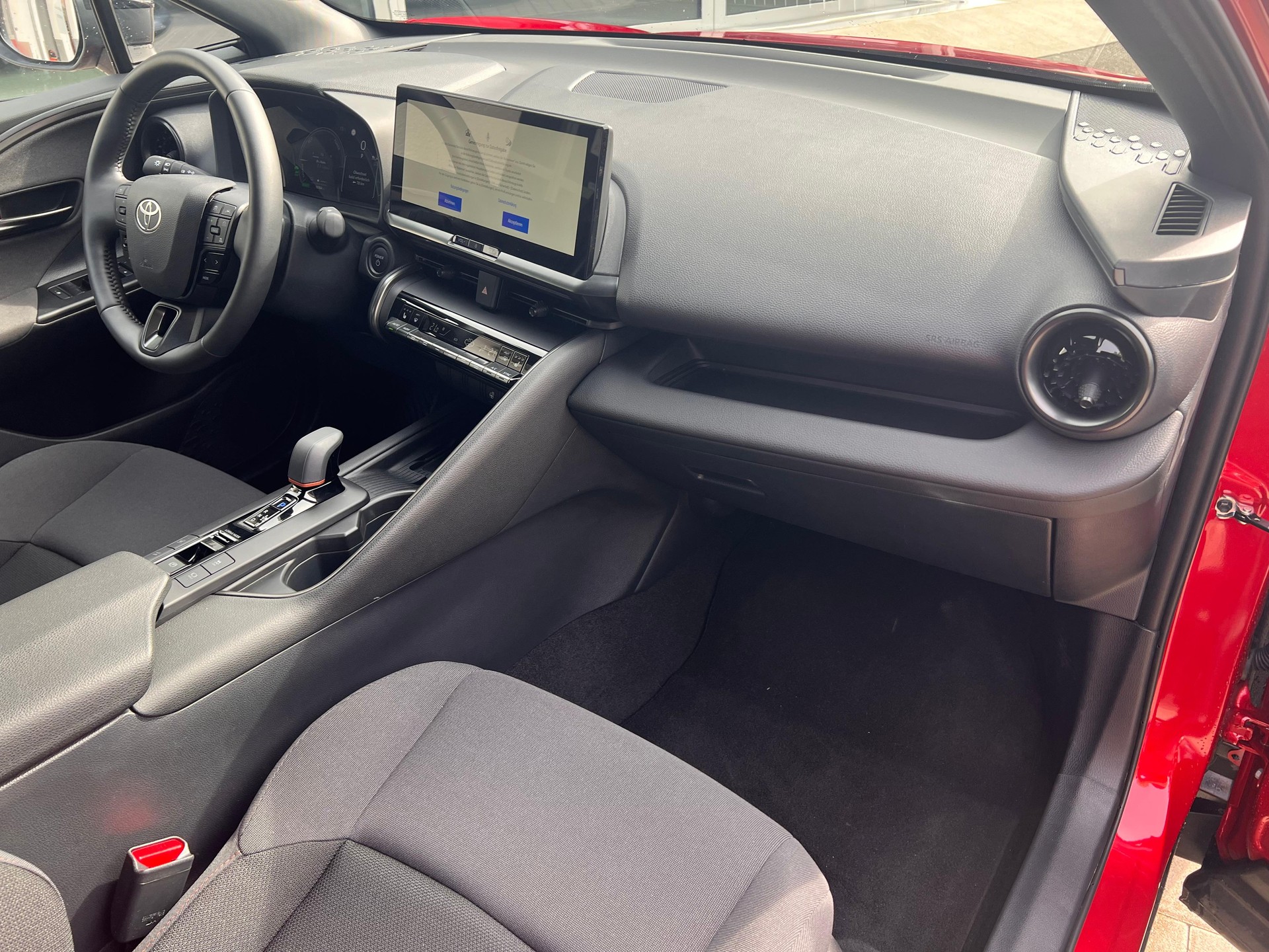 TOYOTA C-HR 2.0 PHEV Swiss Edition-image-13