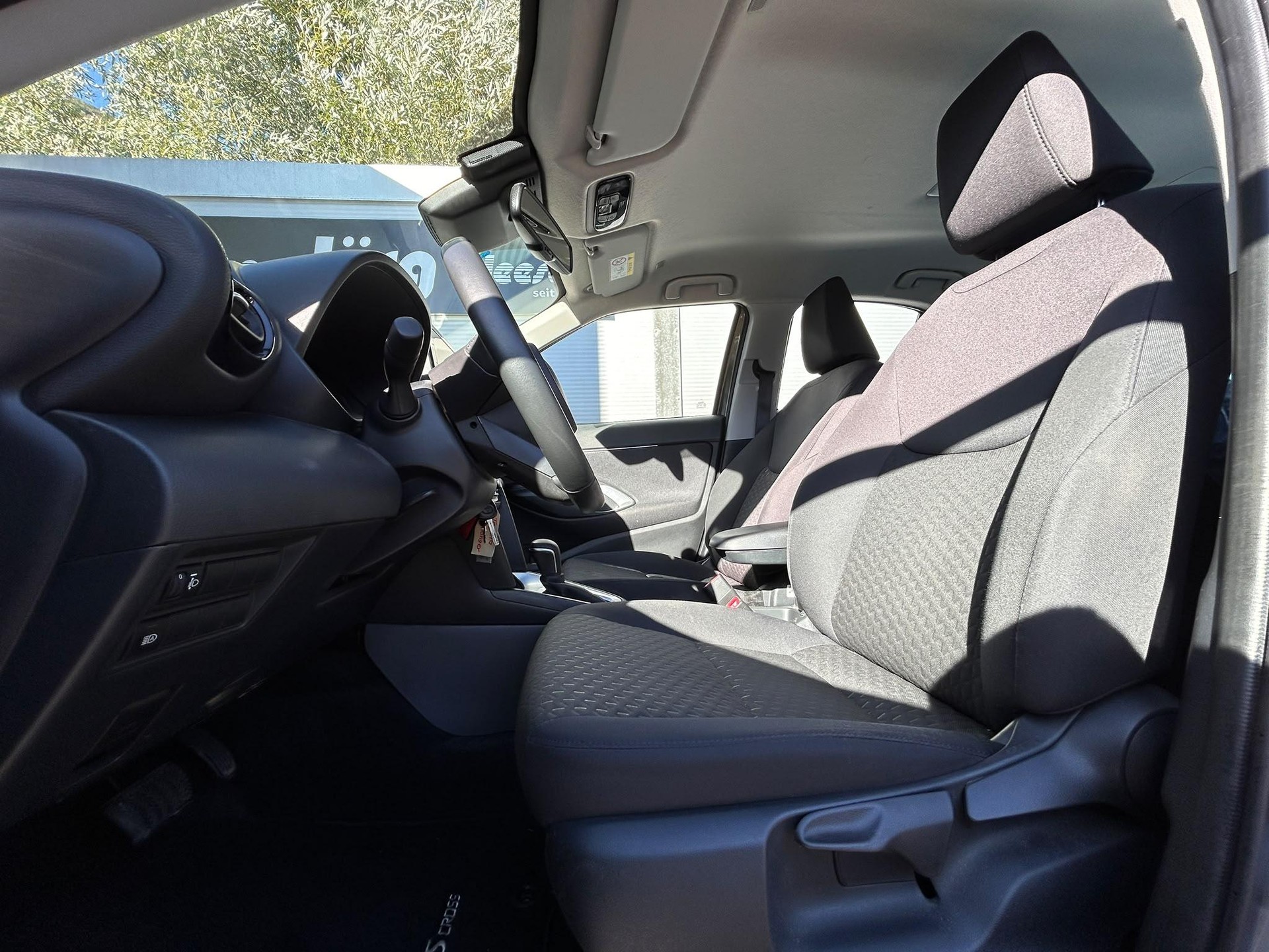 TOYOTA Yaris Cross 1.5 VVT-i HSD Comfort AWD-i-image-6