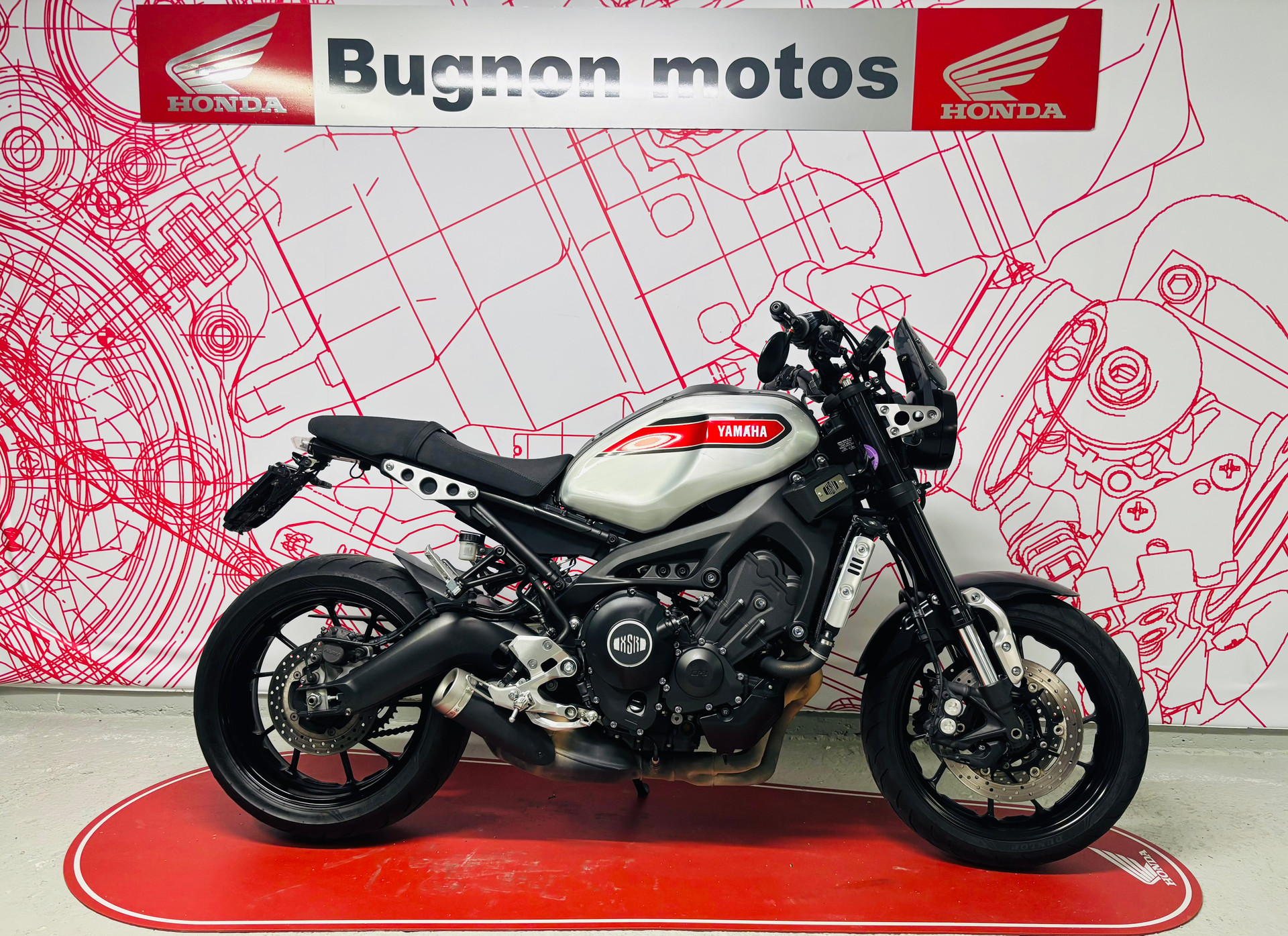 YAMAHA XSR 900
