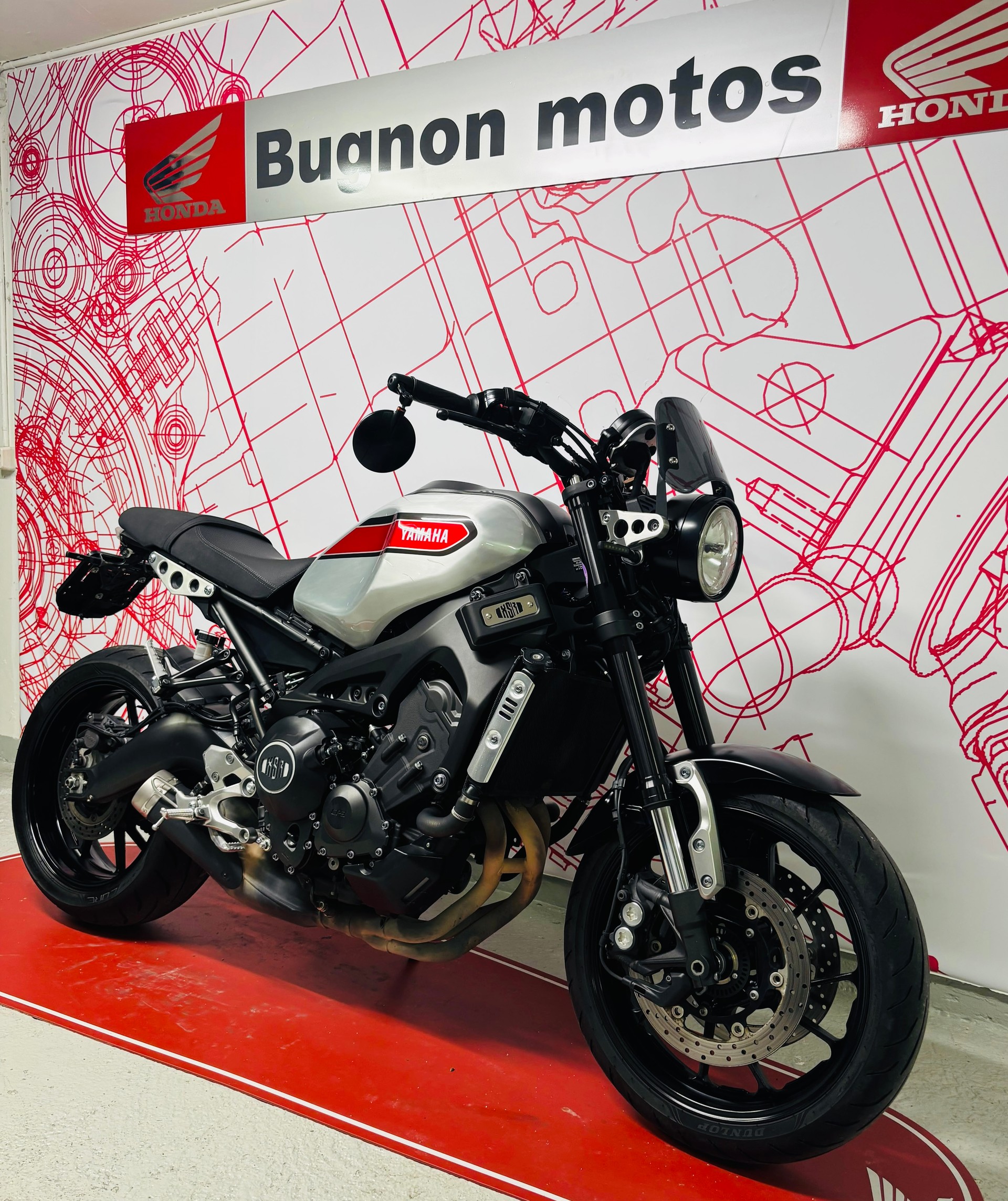 YAMAHA XSR 900-showroom-element-1
