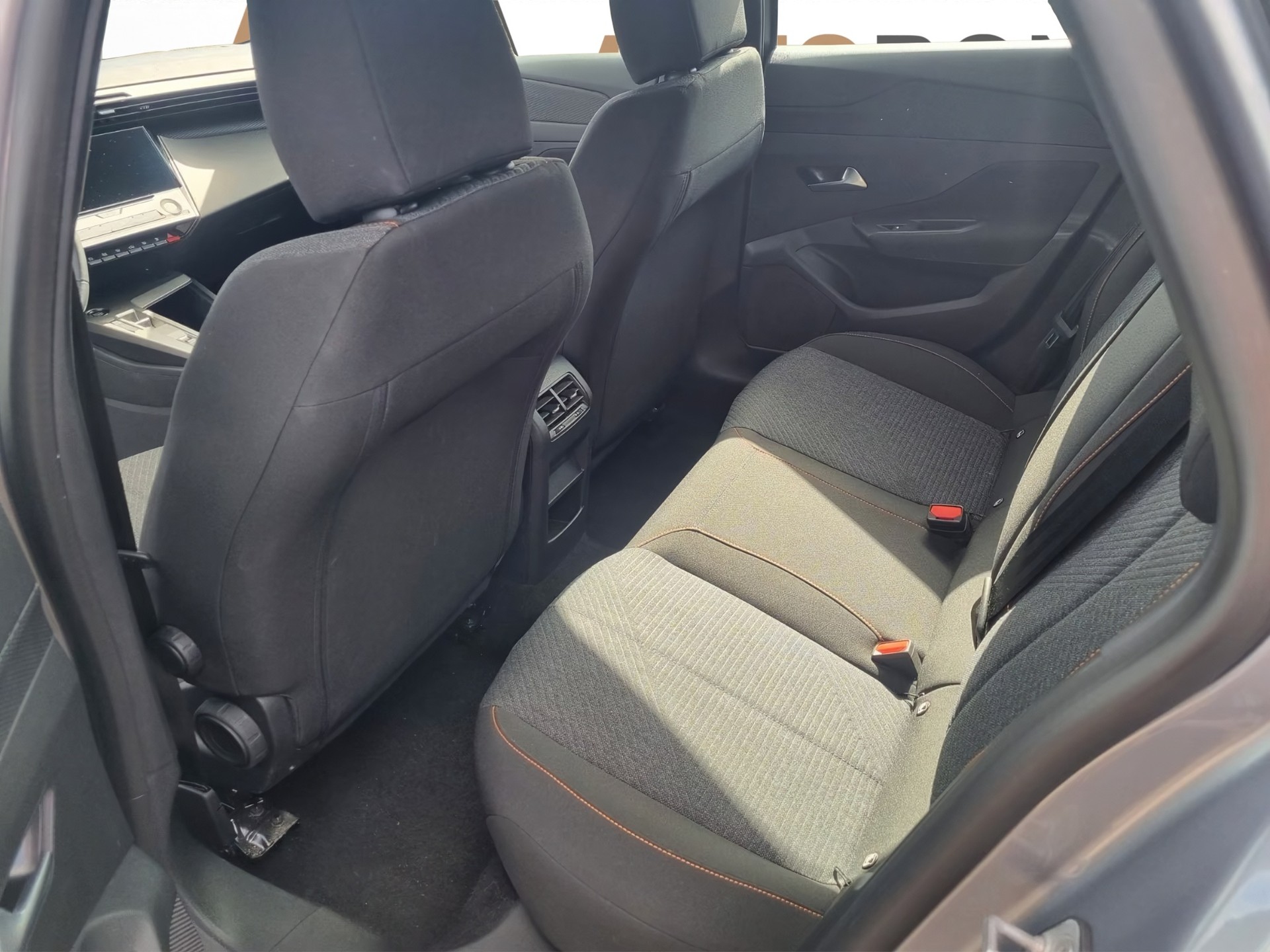 PEUGEOT 308 SW 1.2 Hybrid Style-image-9