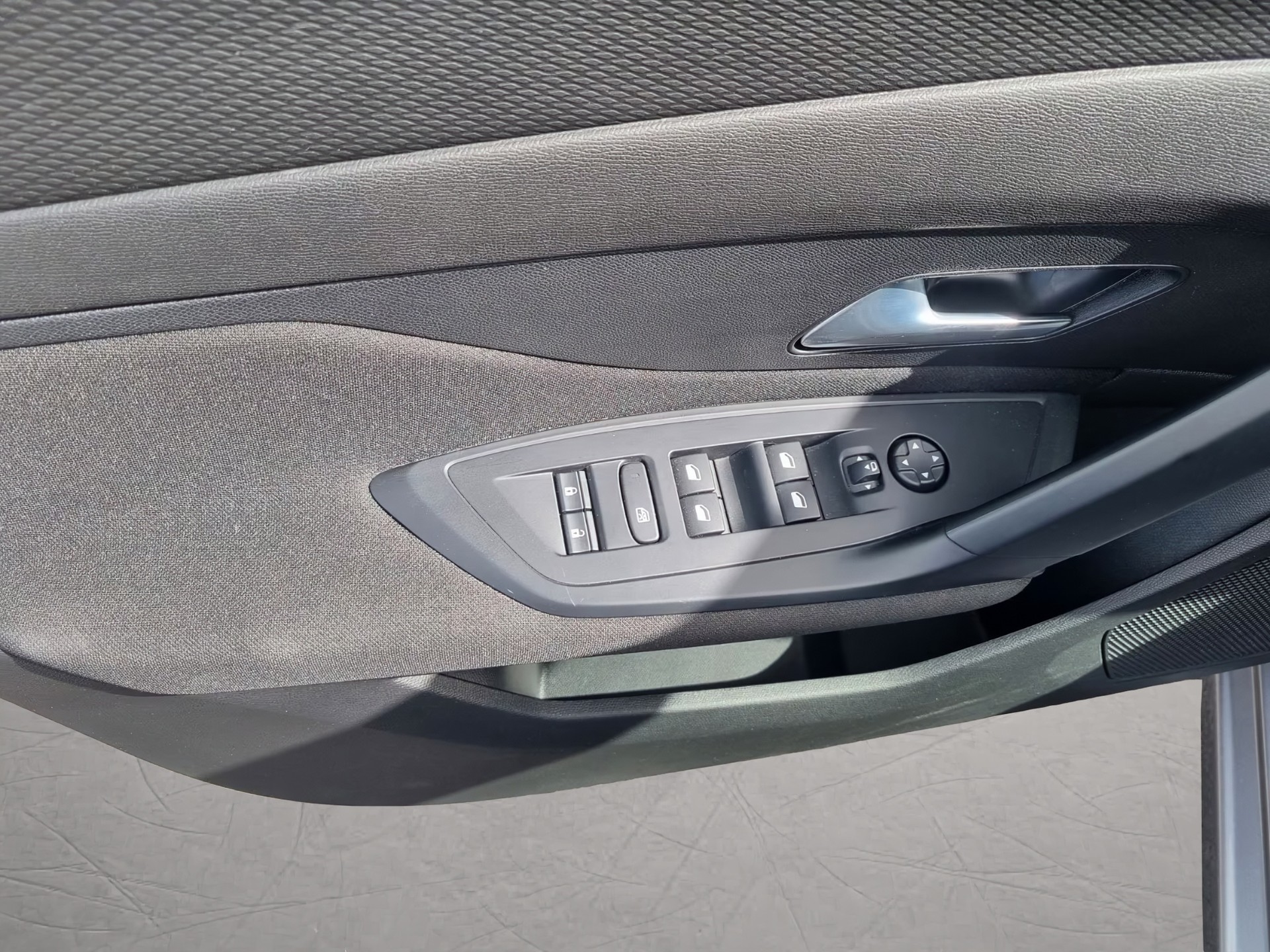 PEUGEOT 308 SW 1.2 Hybrid Style-image-7