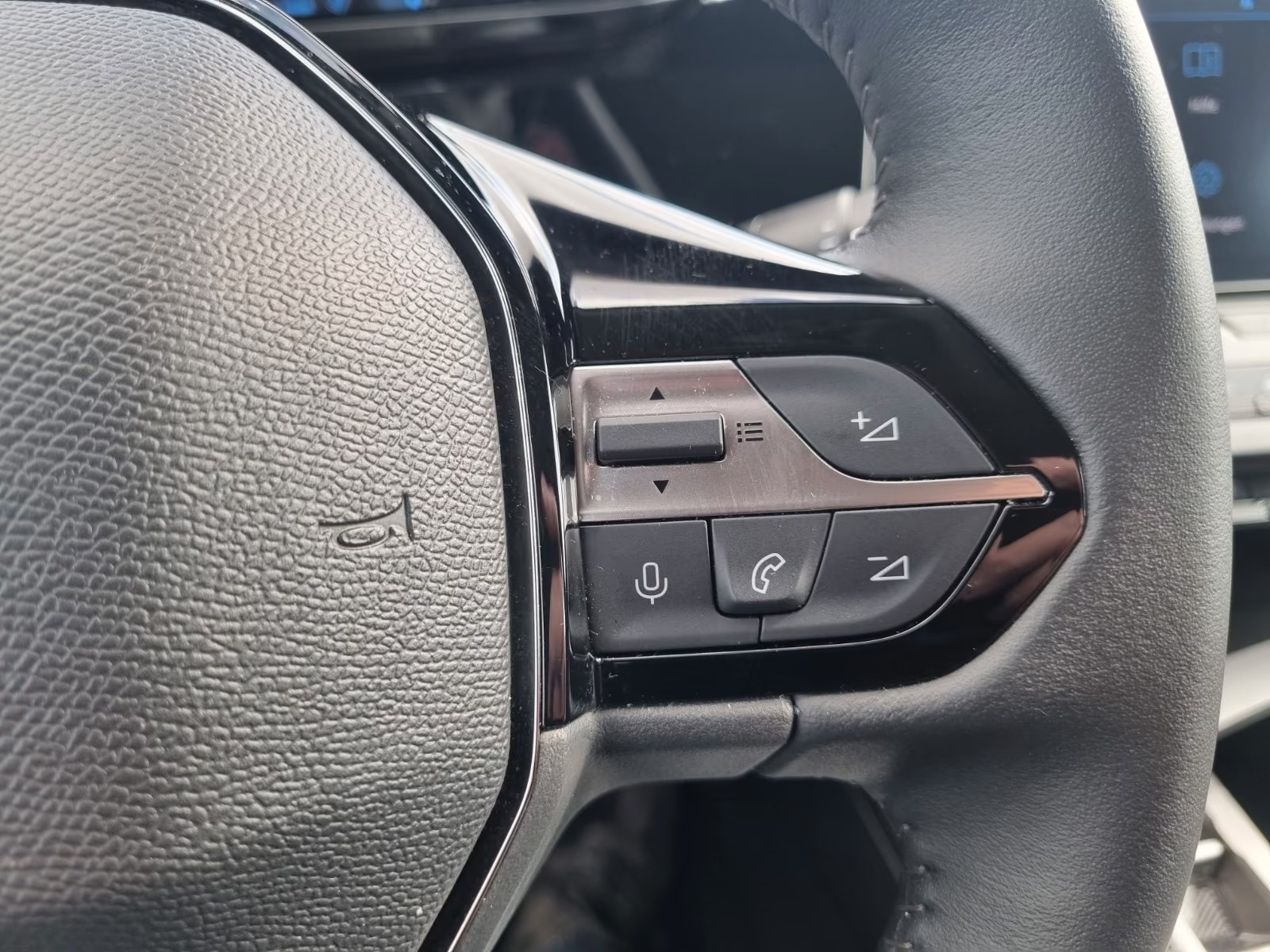 PEUGEOT 308 SW 1.2 Hybrid Style-image-12