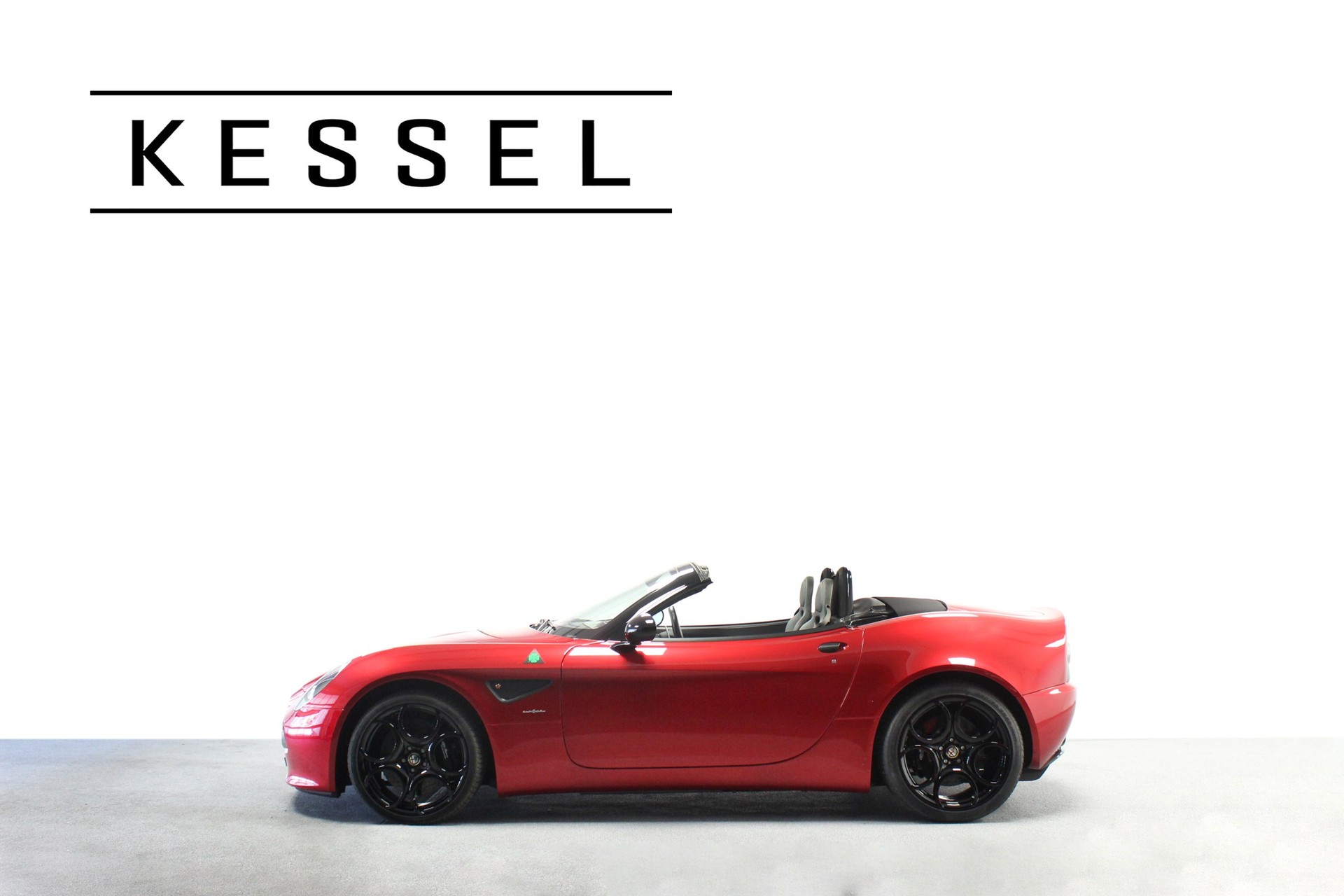 ALFA ROMEO 8C Spider-image-1