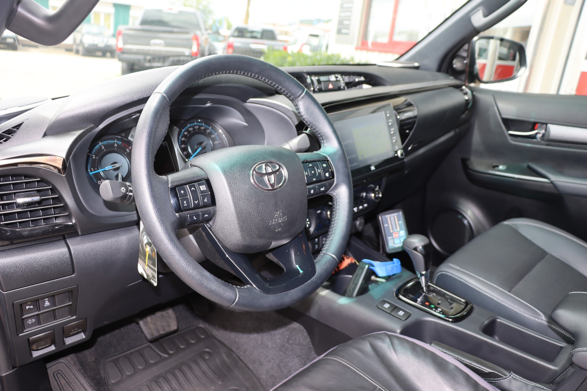 TOYOTA Hilux 2.8D-4D Invincible Double Cab 4x4 A-image-11