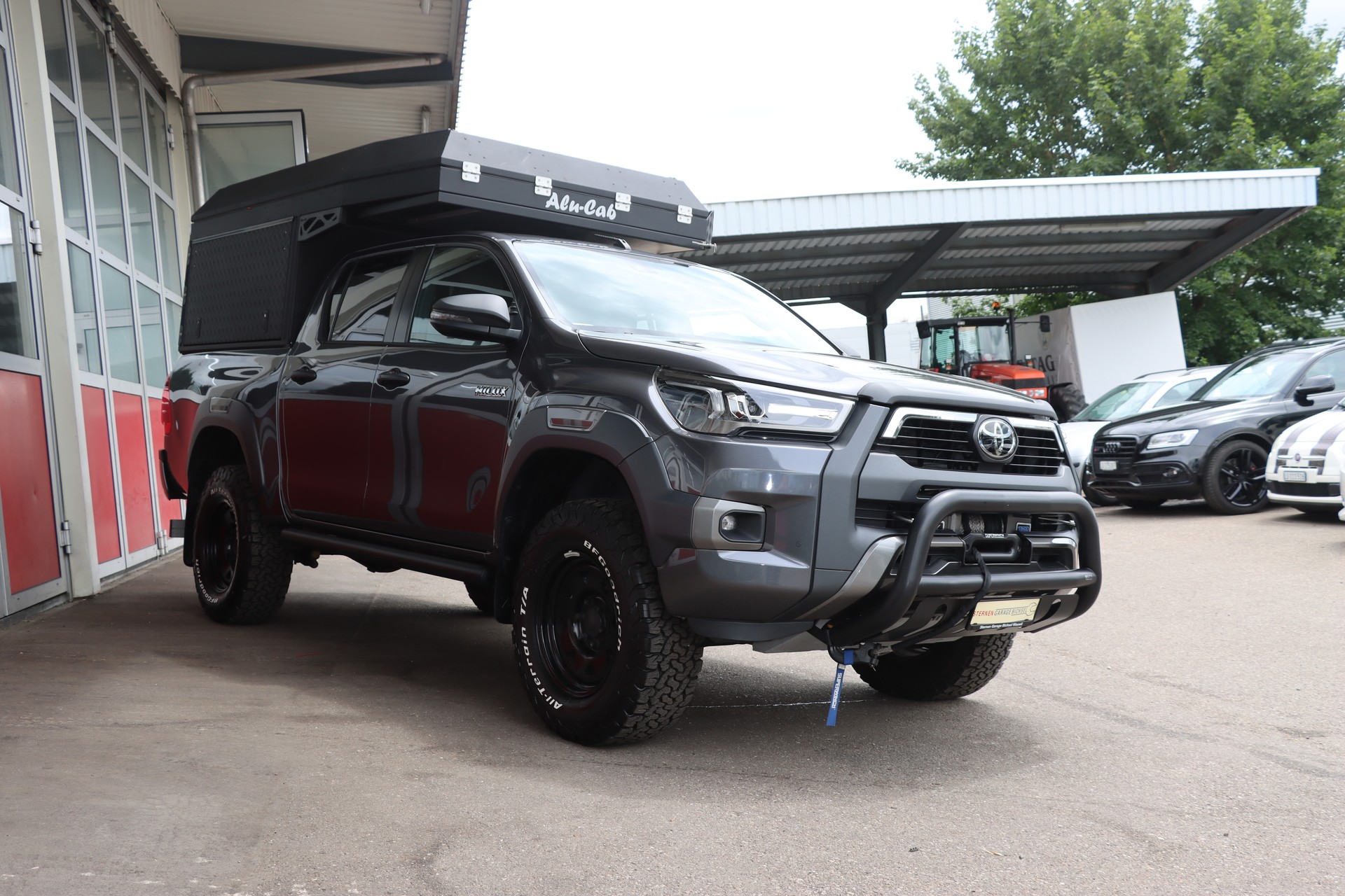 TOYOTA Hilux 2.8D-4D Invincible Double Cab 4x4 A-showroom-element-3