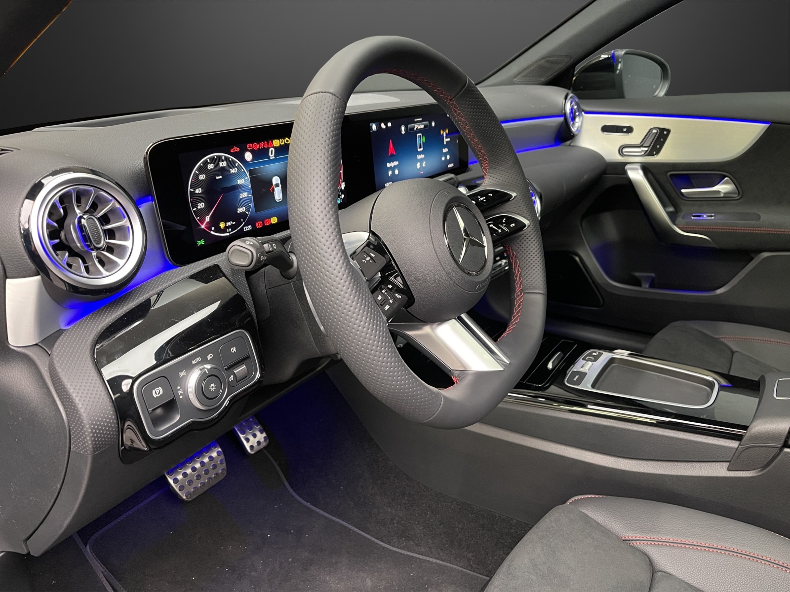 MERCEDES-BENZ A 220 4Matic 8G-DCT-image-7