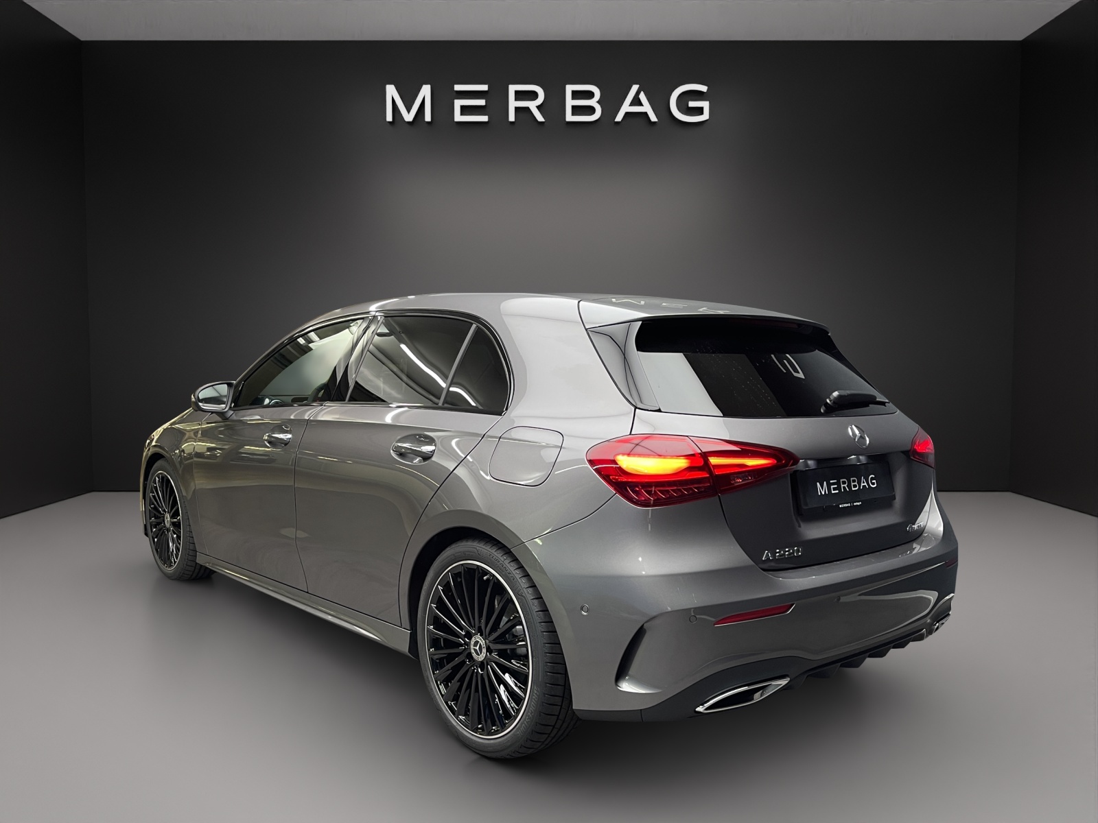 MERCEDES-BENZ A 220 4Matic 8G-DCT-image-3