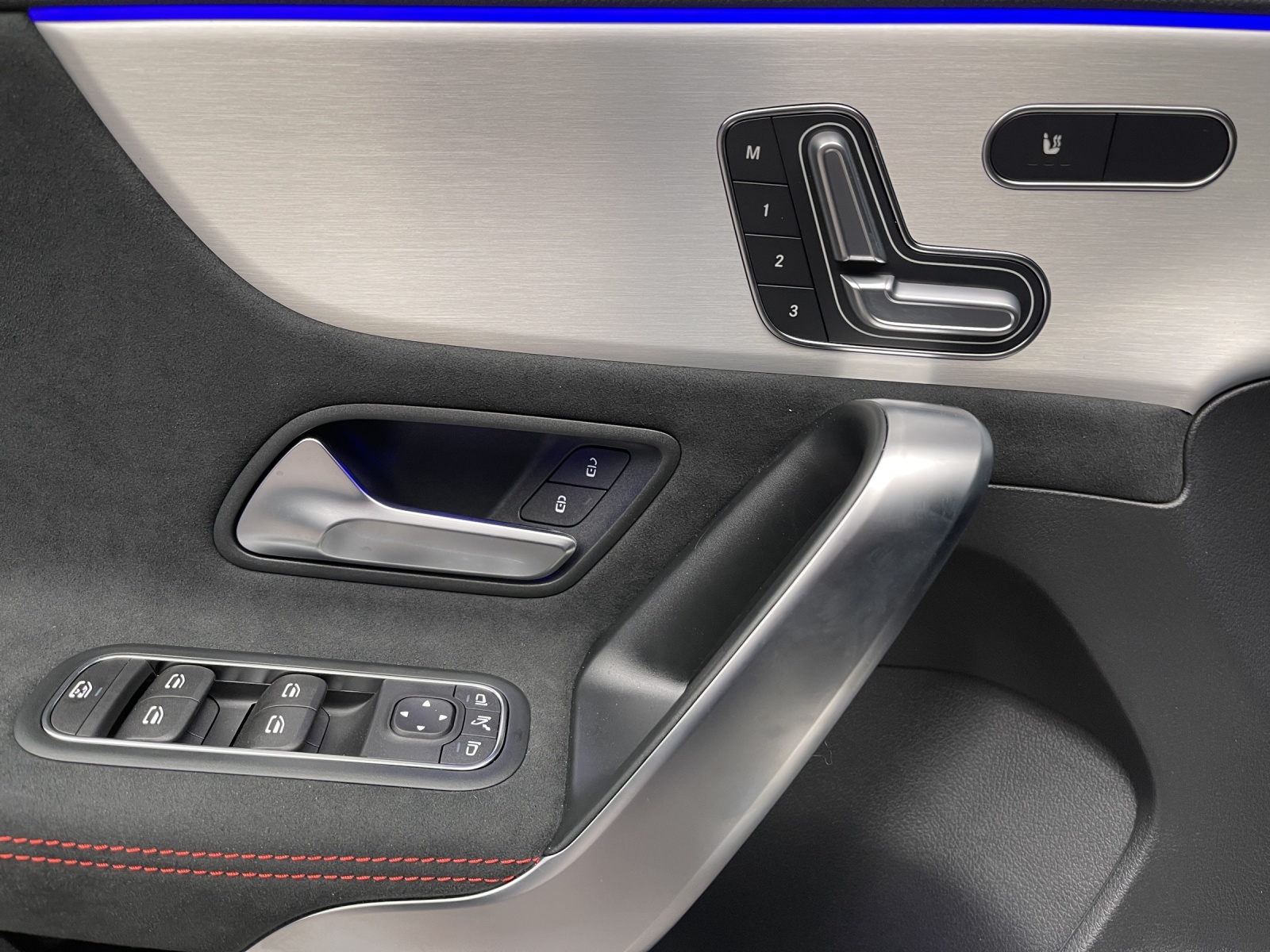 MERCEDES-BENZ A 220 4Matic 8G-DCT-image-12