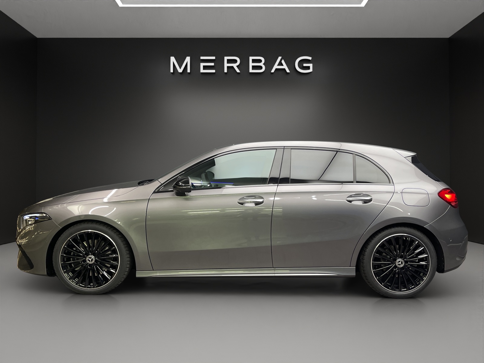 MERCEDES-BENZ A 220 4Matic 8G-DCT-image-2