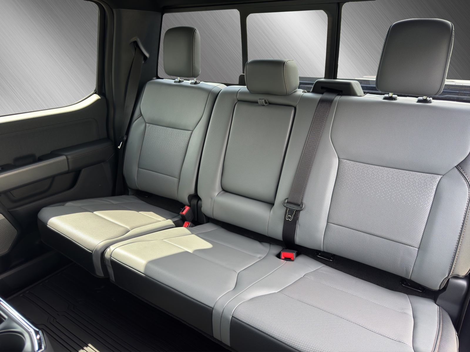 FORD F-150 Lightning DKab.Pick-up 98 kWh Lariat Launch Edition-image-12