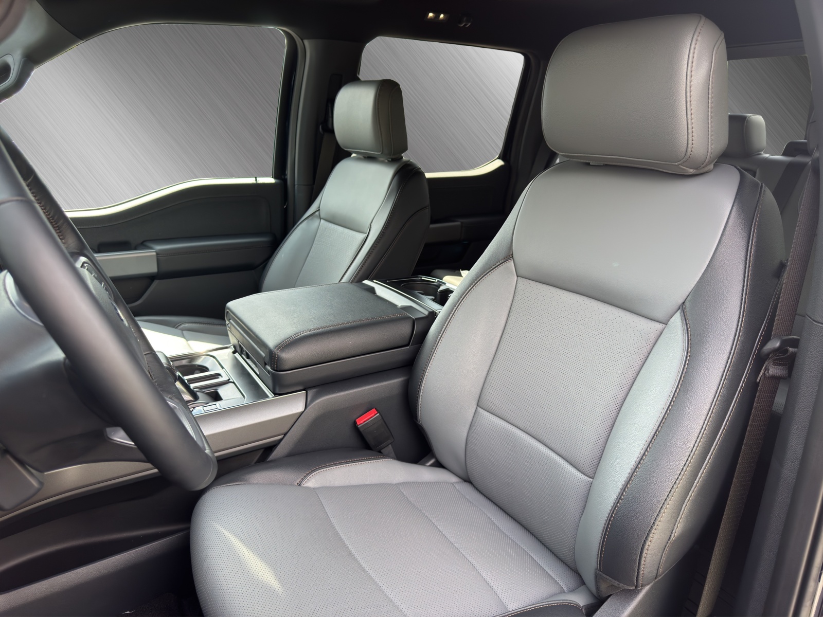 FORD F-150 Lightning DKab.Pick-up 98 kWh Lariat Launch Edition-image-10