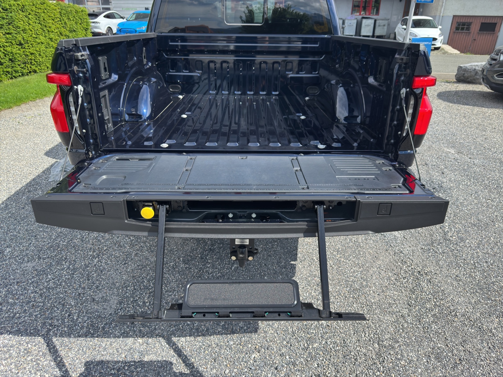 FORD F-150 Lightning DKab.Pick-up 98 kWh Lariat Launch Edition-image-14
