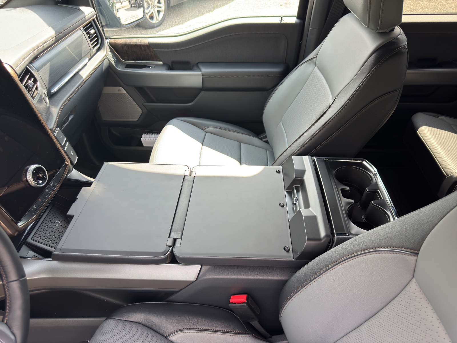 FORD F-150 Lightning DKab.Pick-up 98 kWh Lariat Launch Edition-image-11