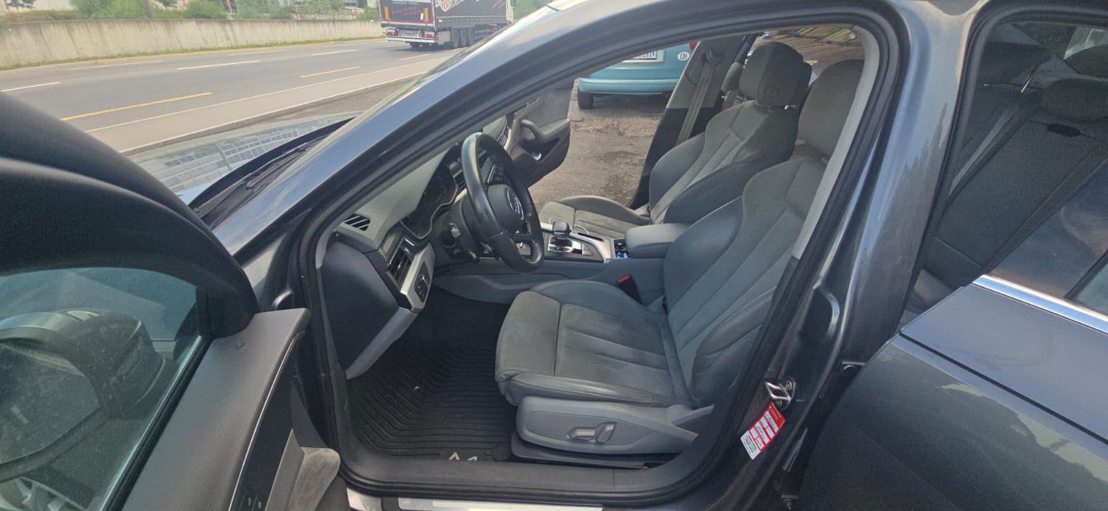 AUDI A4 2.0 TFSI Design S-tronic-image-7
