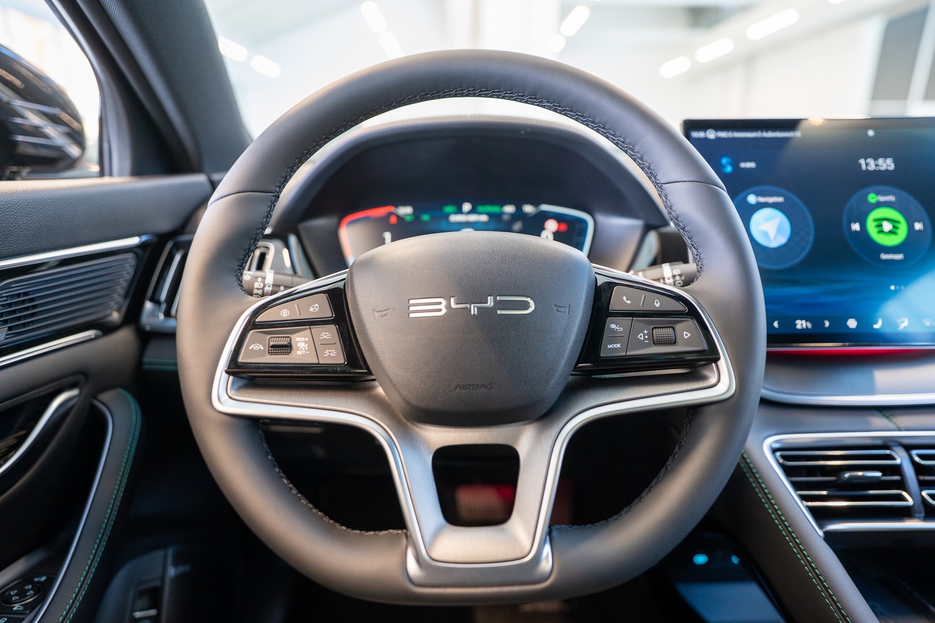 BYD Seal U DM-i Boost / Panorama / Head-Up Display / 360 Kamera-image-16
