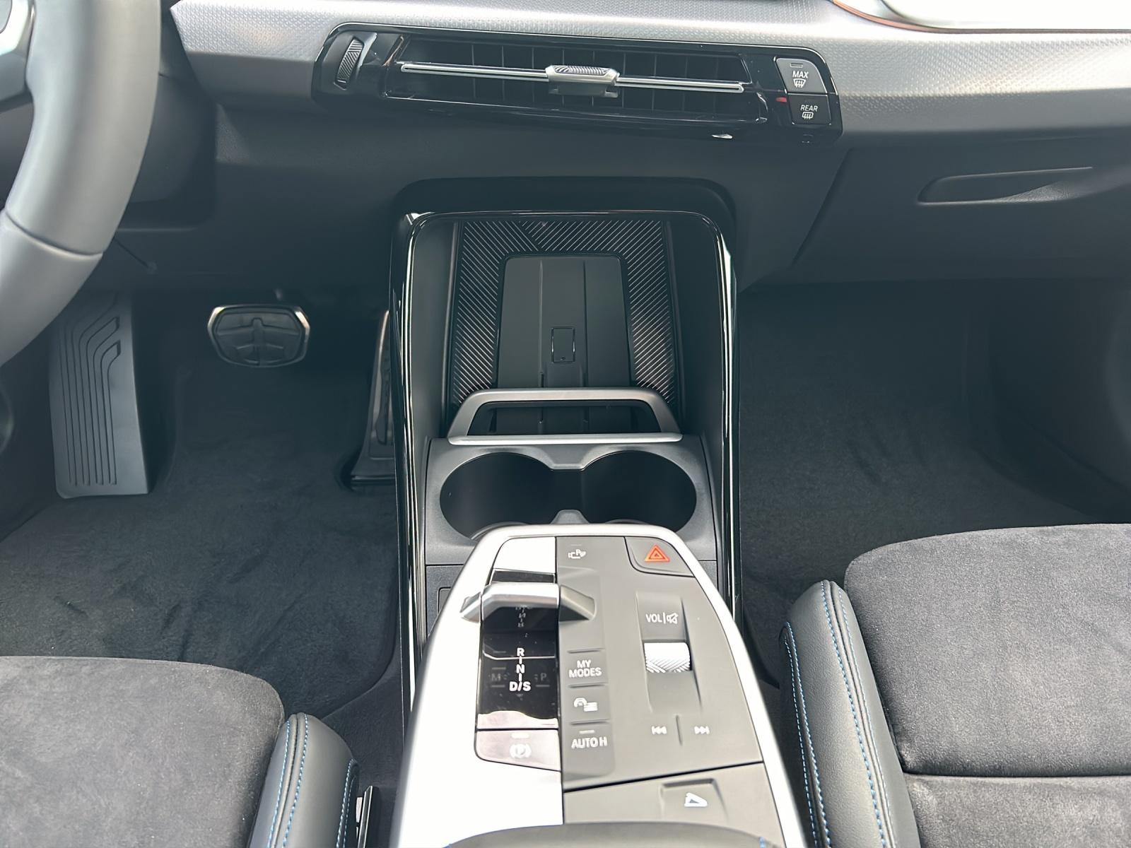 BMW 230e xDrive paddles Active Tourer-image-12