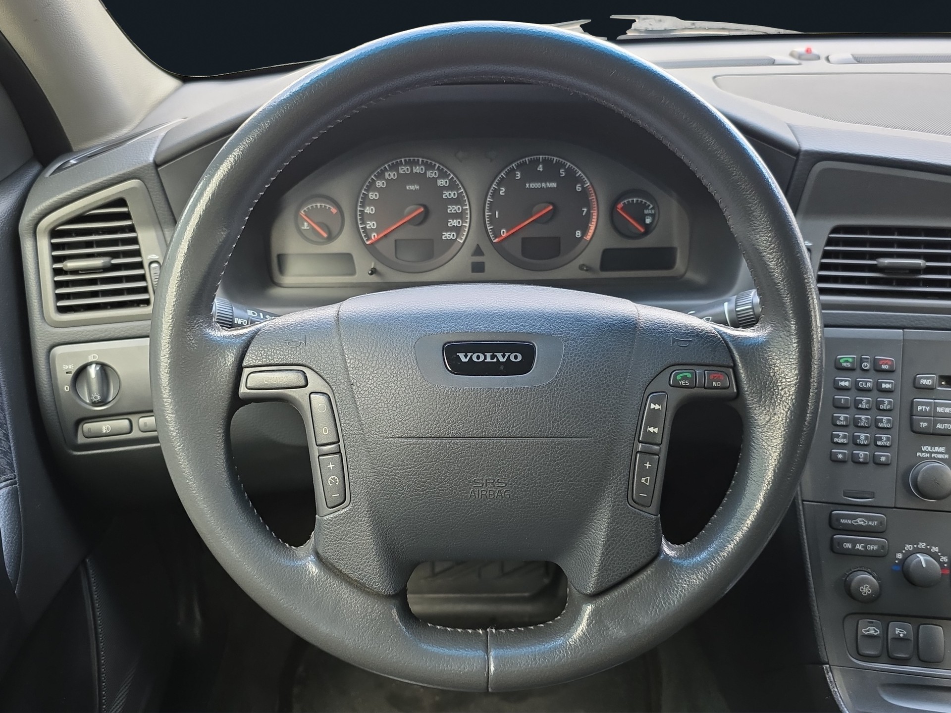 VOLVO V70 2.4T AWD-image-11