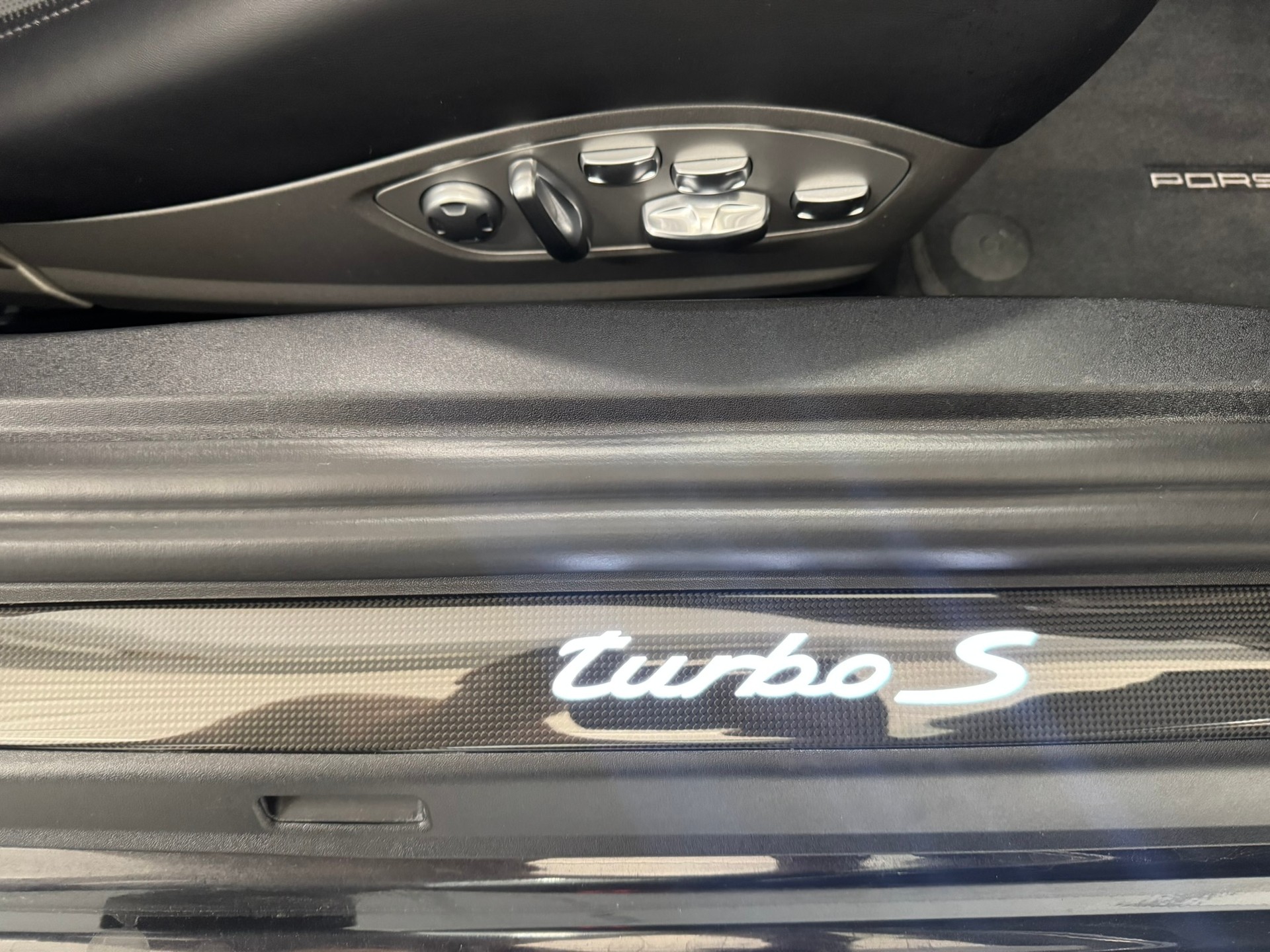 PORSCHE 911 Turbo S PDK 991.2-image-18