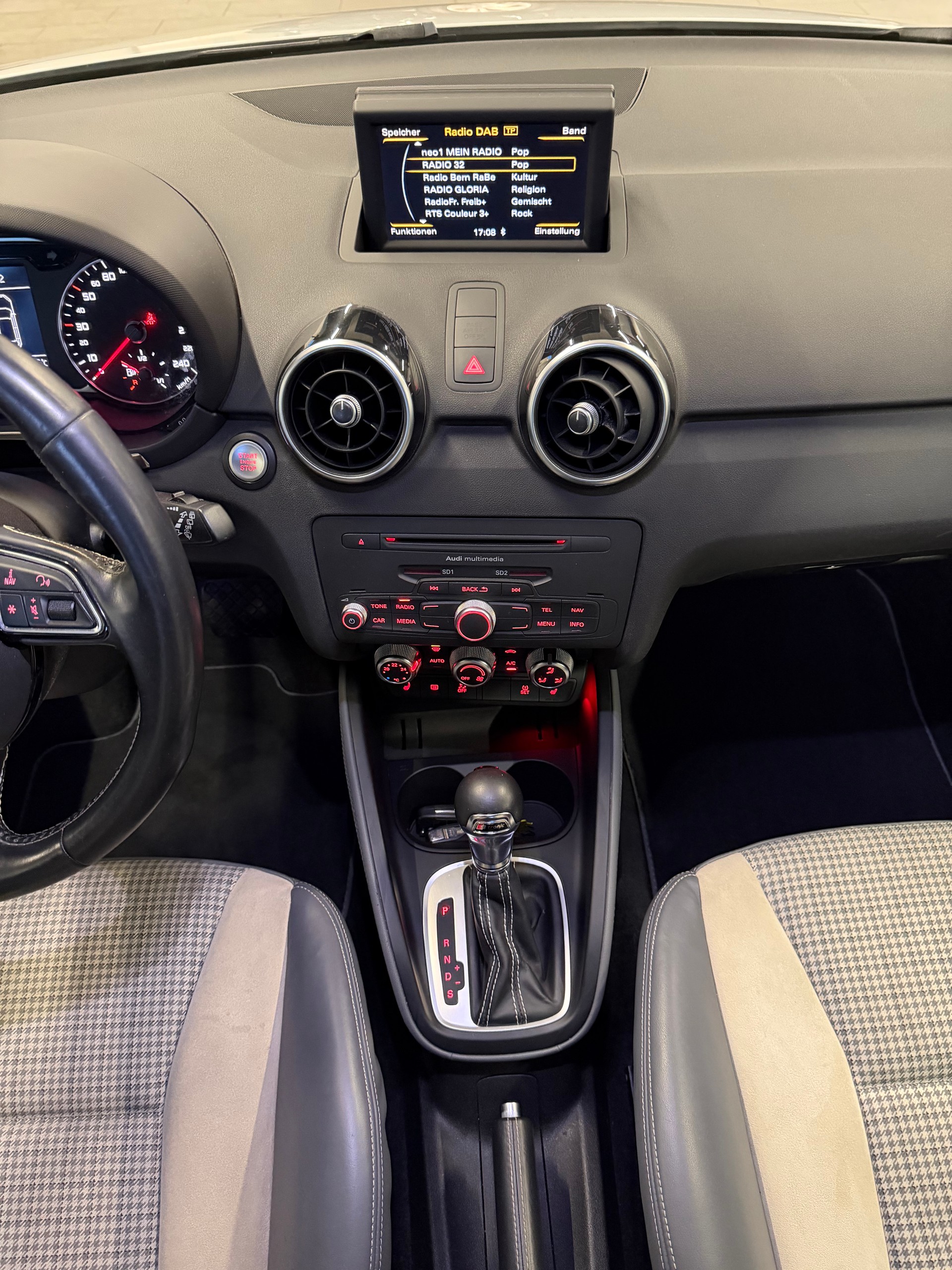 AUDI A1 Sportback 1.6 TDI Ambition DSG-image-12