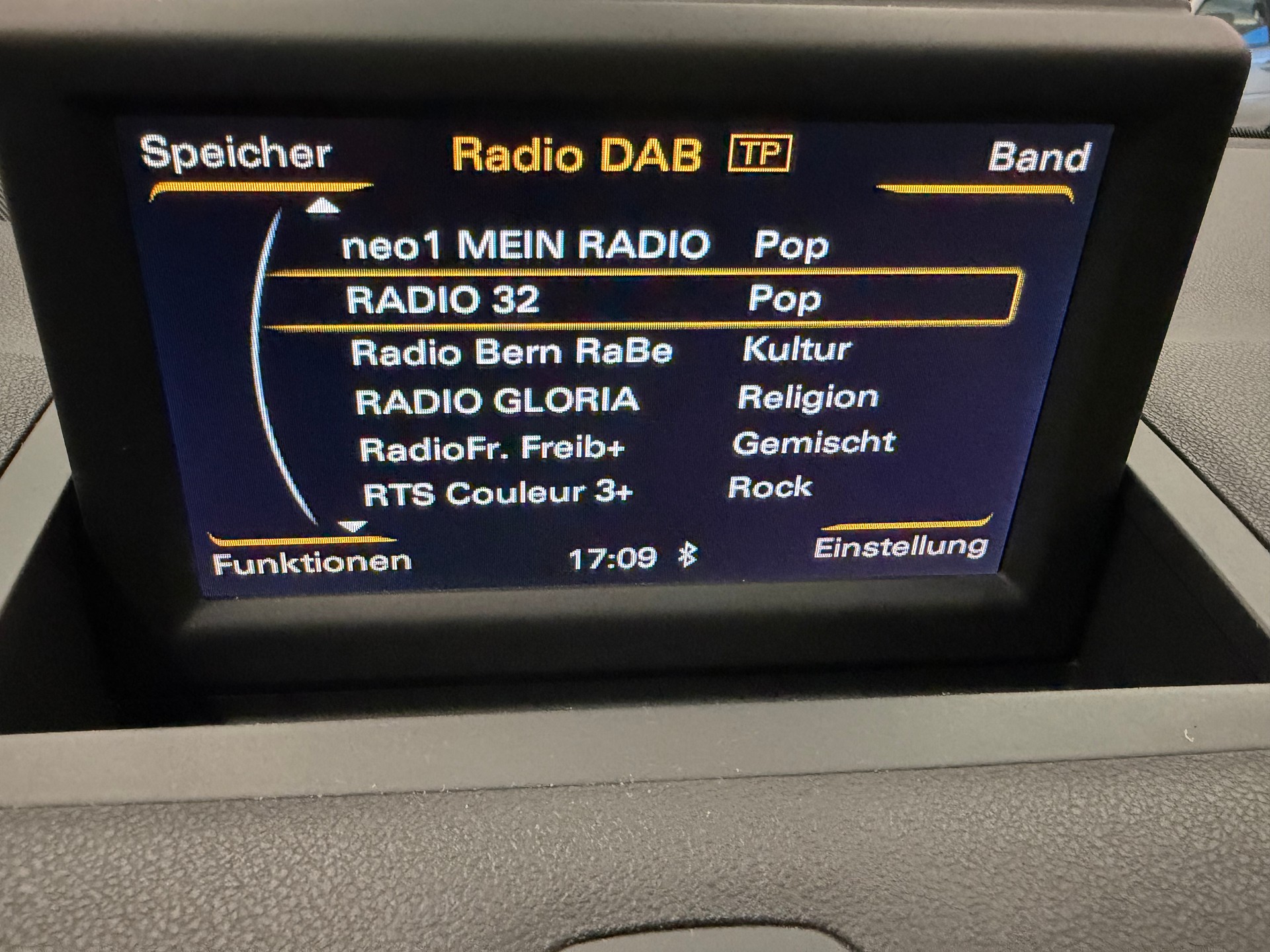 AUDI A1 Sportback 1.6 TDI Ambition DSG-image-19
