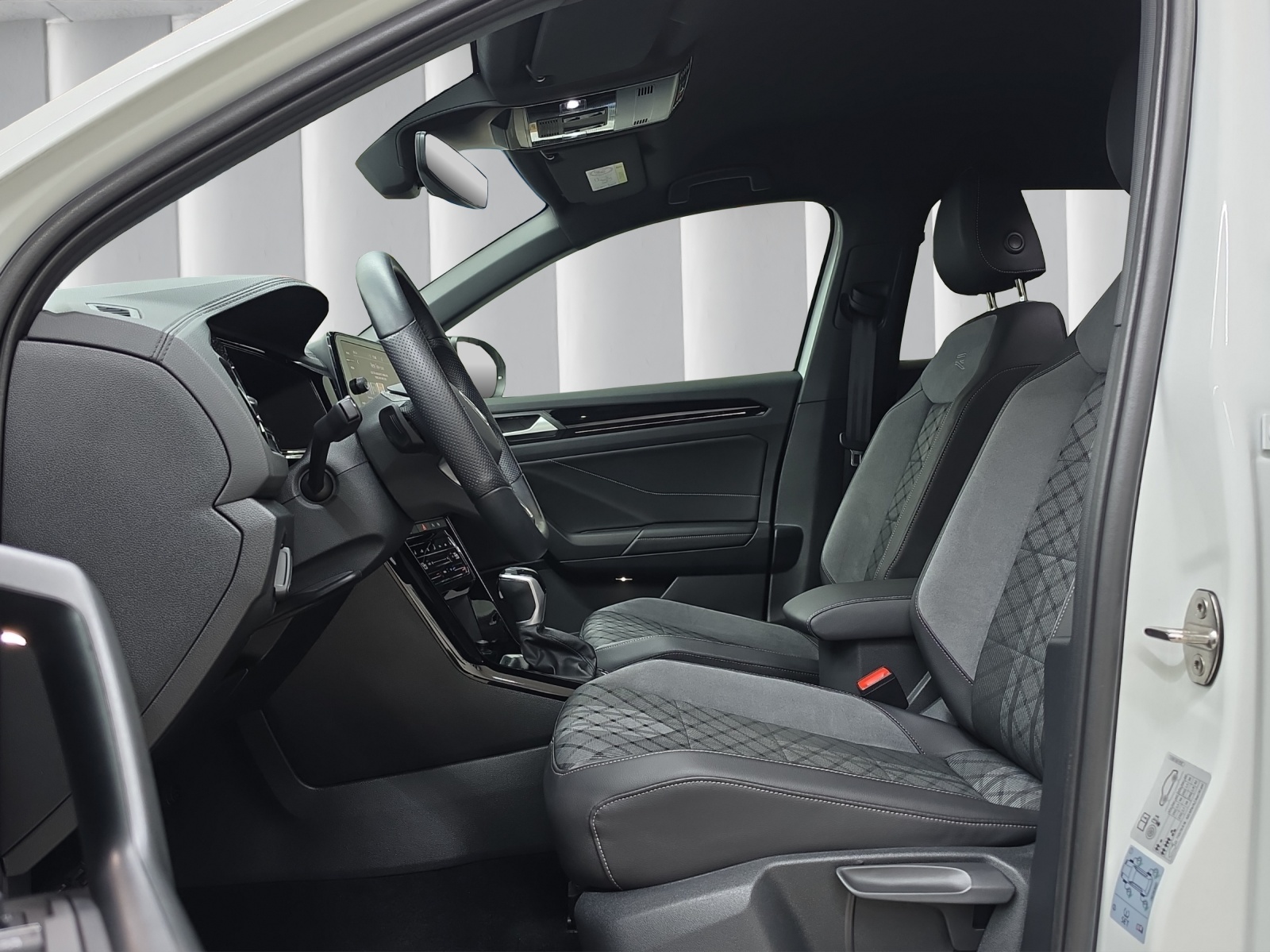 VW T-Roc 2.0 TSI R-Line DSG 4motion-image-10