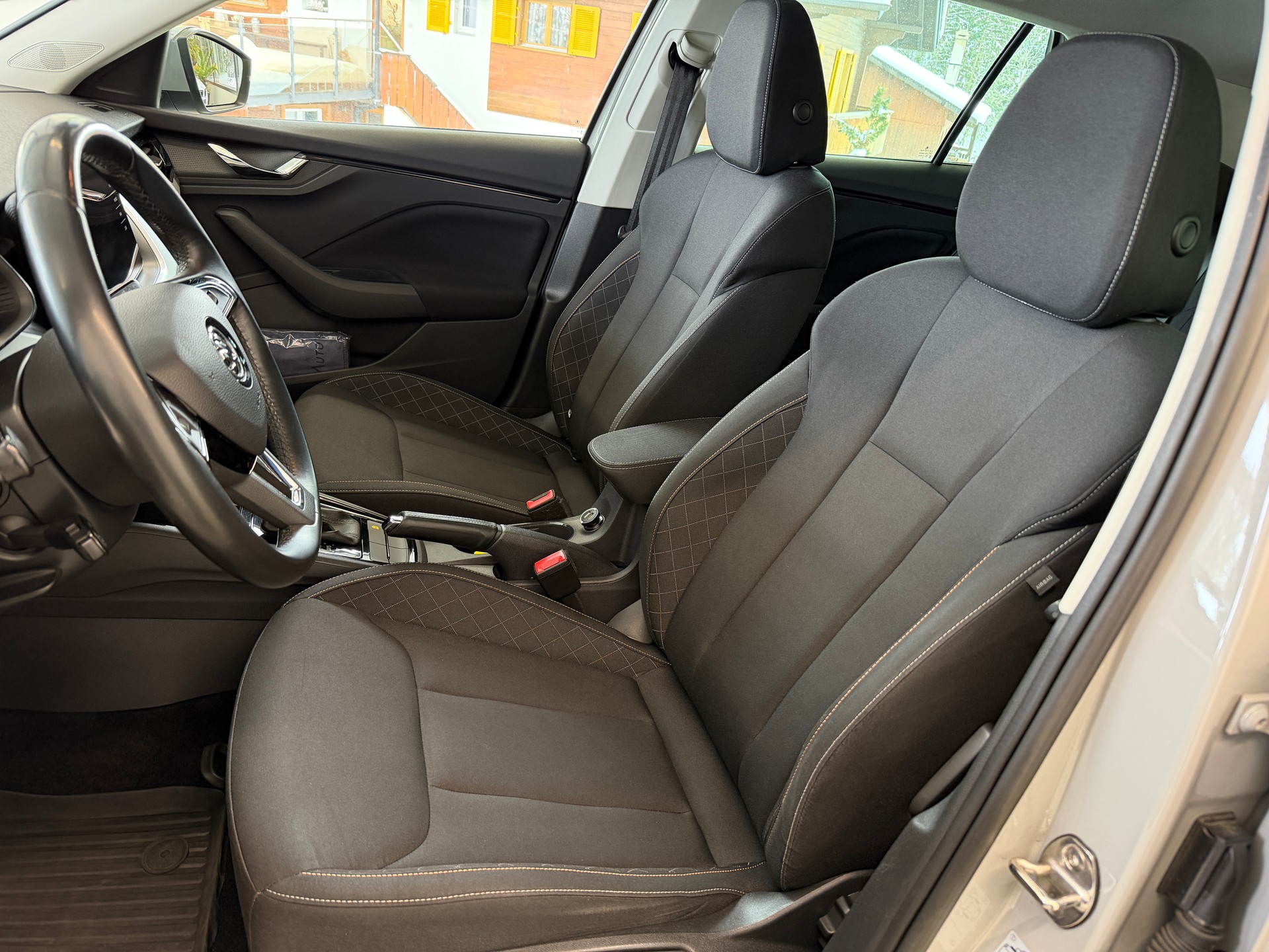 SKODA Kamiq 1.0 TSI Ambition DSG-image-11