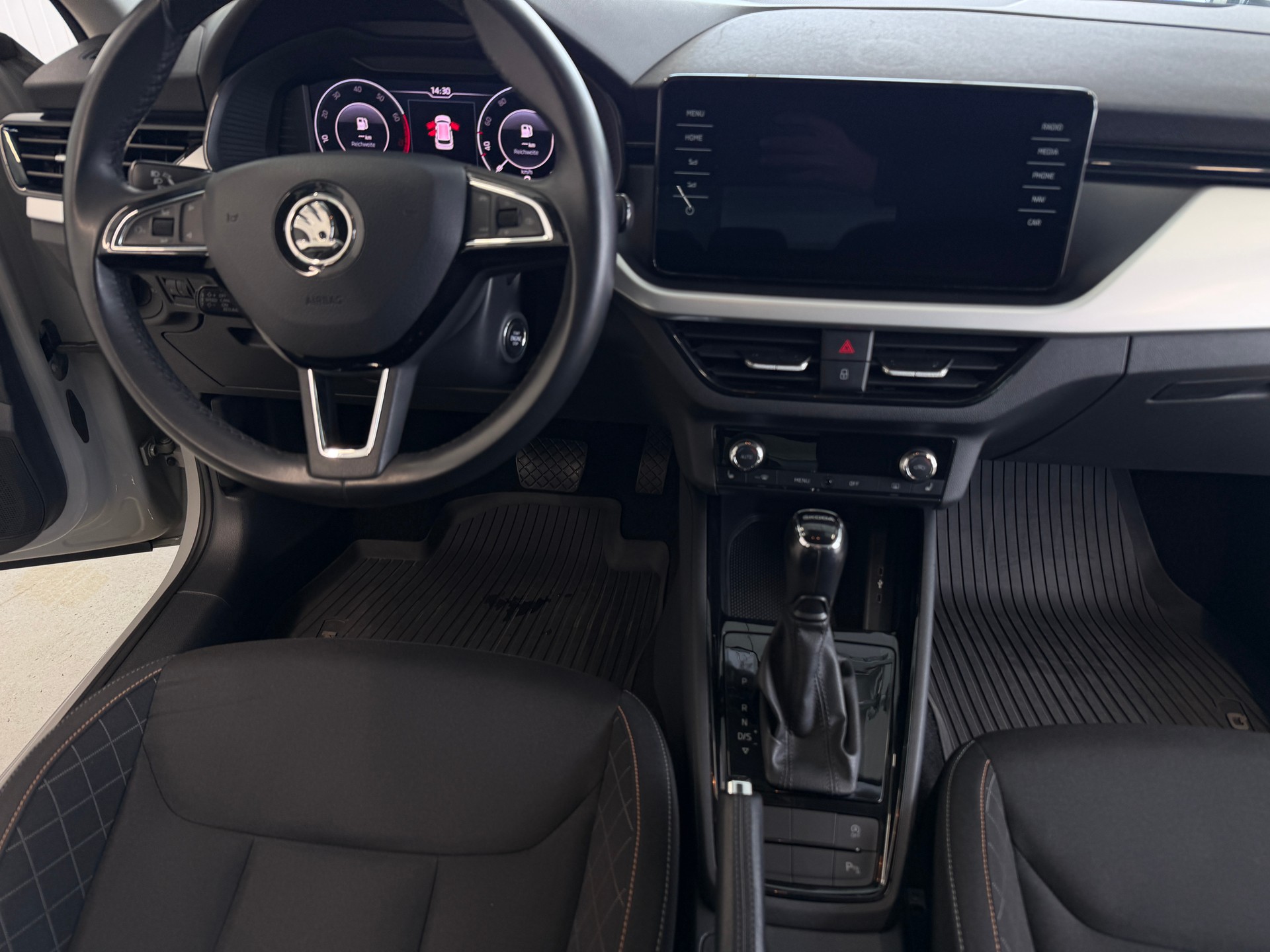 SKODA Kamiq 1.0 TSI Ambition DSG-image-22