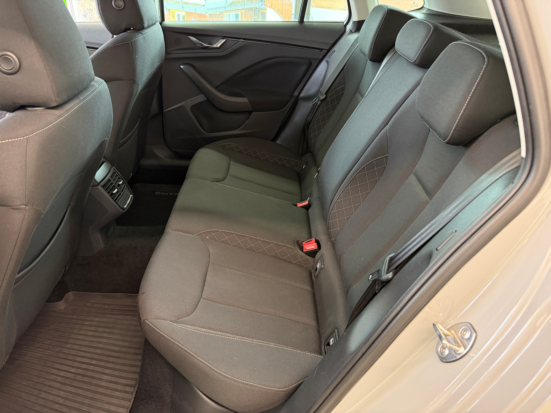 SKODA Kamiq 1.0 TSI Ambition DSG-image-13